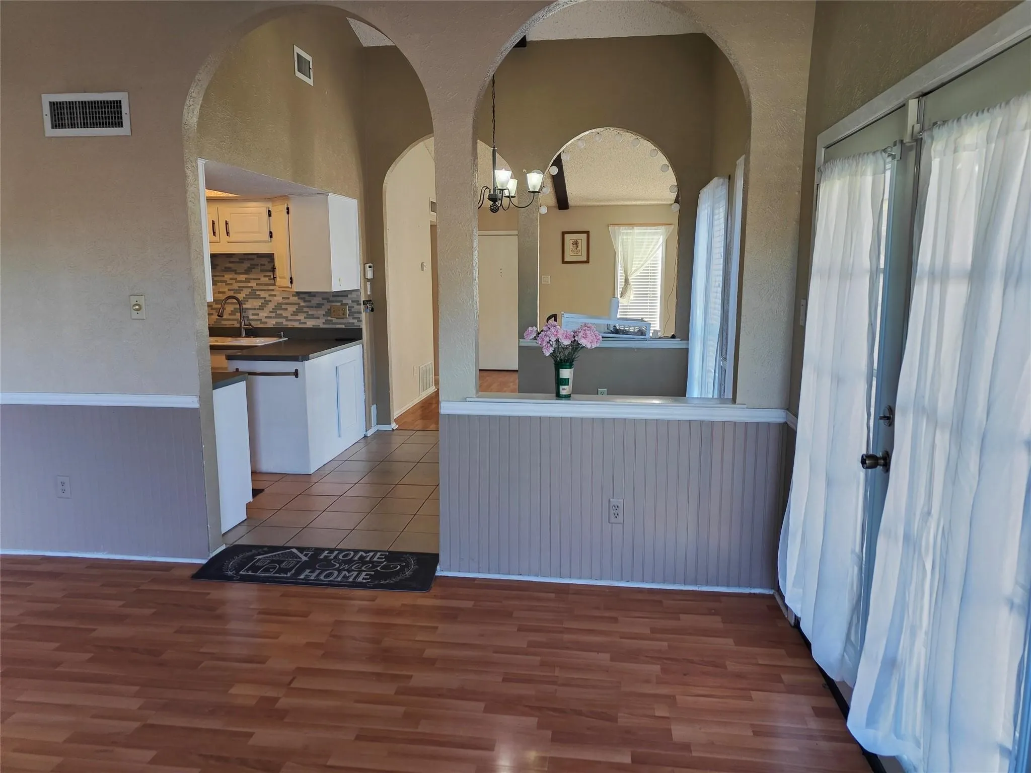 Single Family Residence For Rent in Dallas County , 2513 Crown Circle, Garland, Texas 75044, 3 Bedroom, 2 Bathroom, 2 Garage spaces, 1,589 Sqft, built in 1981, mls#21350651, Real Estate Agent in Garland, Homes For Rent in Dallas county, Homes For Rent in Garland, Realtor in Garland Texas, Real Estate Brokerage Independent Realty Texas, Luminita Cordes Realtor