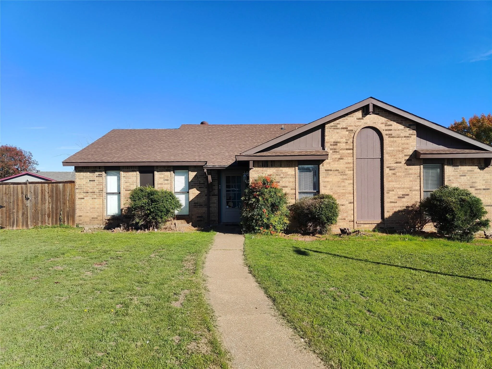 Single Family Residence For Rent in Dallas County , 2513 Crown Circle, Garland, Texas 75044, 3 Bedroom, 2 Bathroom, 2 Garage spaces, 1,589 Sqft, built in 1981, mls#21350651, Real Estate Agent in Garland, Homes For Rent in Dallas county, Homes For Rent in Garland, Realtor in Garland Texas, Real Estate Brokerage Independent Realty Texas, Luminita Cordes Realtor