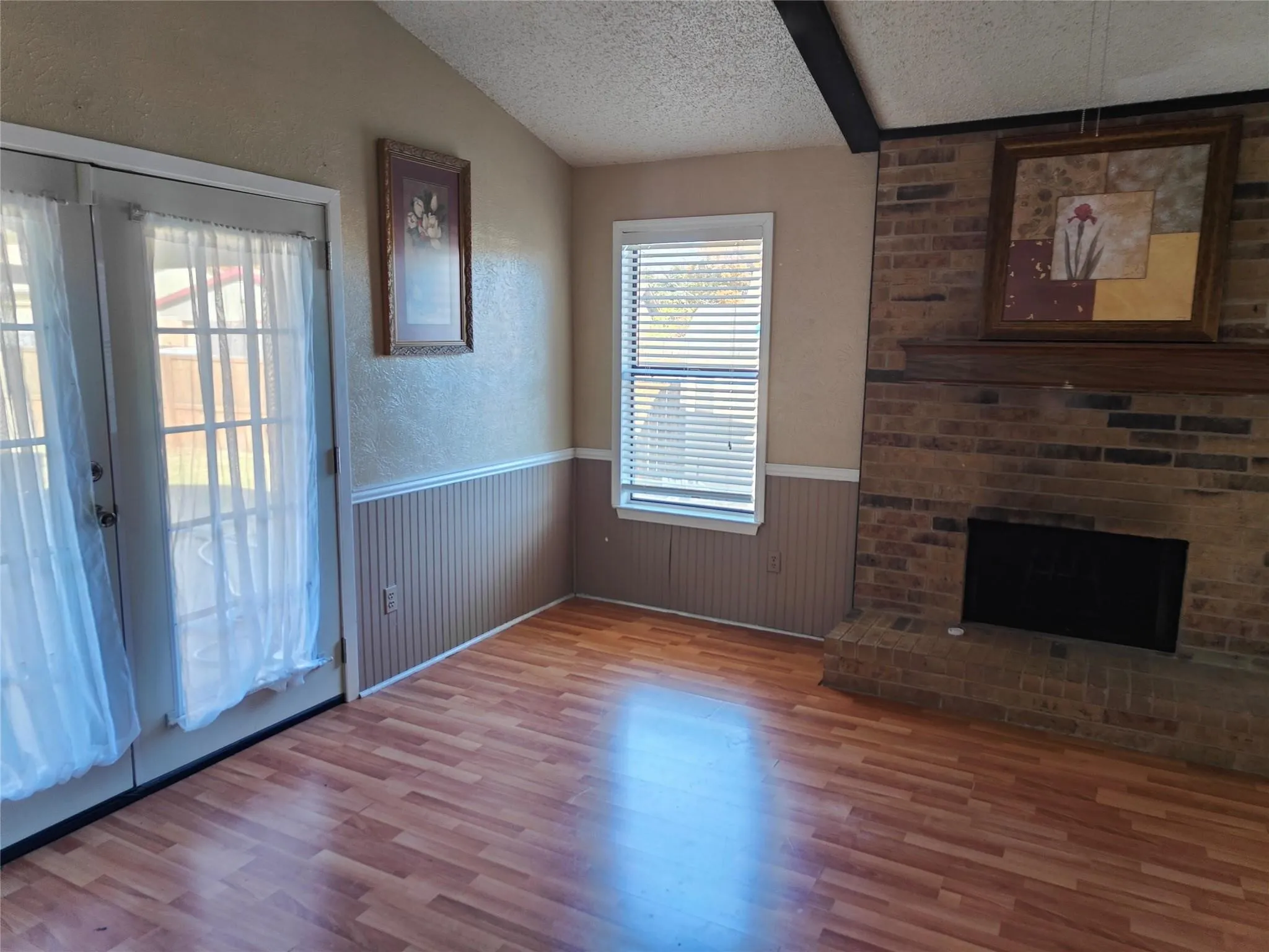 Single Family Residence For Rent in Dallas County , 2513 Crown Circle, Garland, Texas 75044, 3 Bedroom, 2 Bathroom, 2 Garage spaces, 1,589 Sqft, built in 1981, mls#21350651, Real Estate Agent in Garland, Homes For Rent in Dallas county, Homes For Rent in Garland, Realtor in Garland Texas, Real Estate Brokerage Independent Realty Texas, Luminita Cordes Realtor