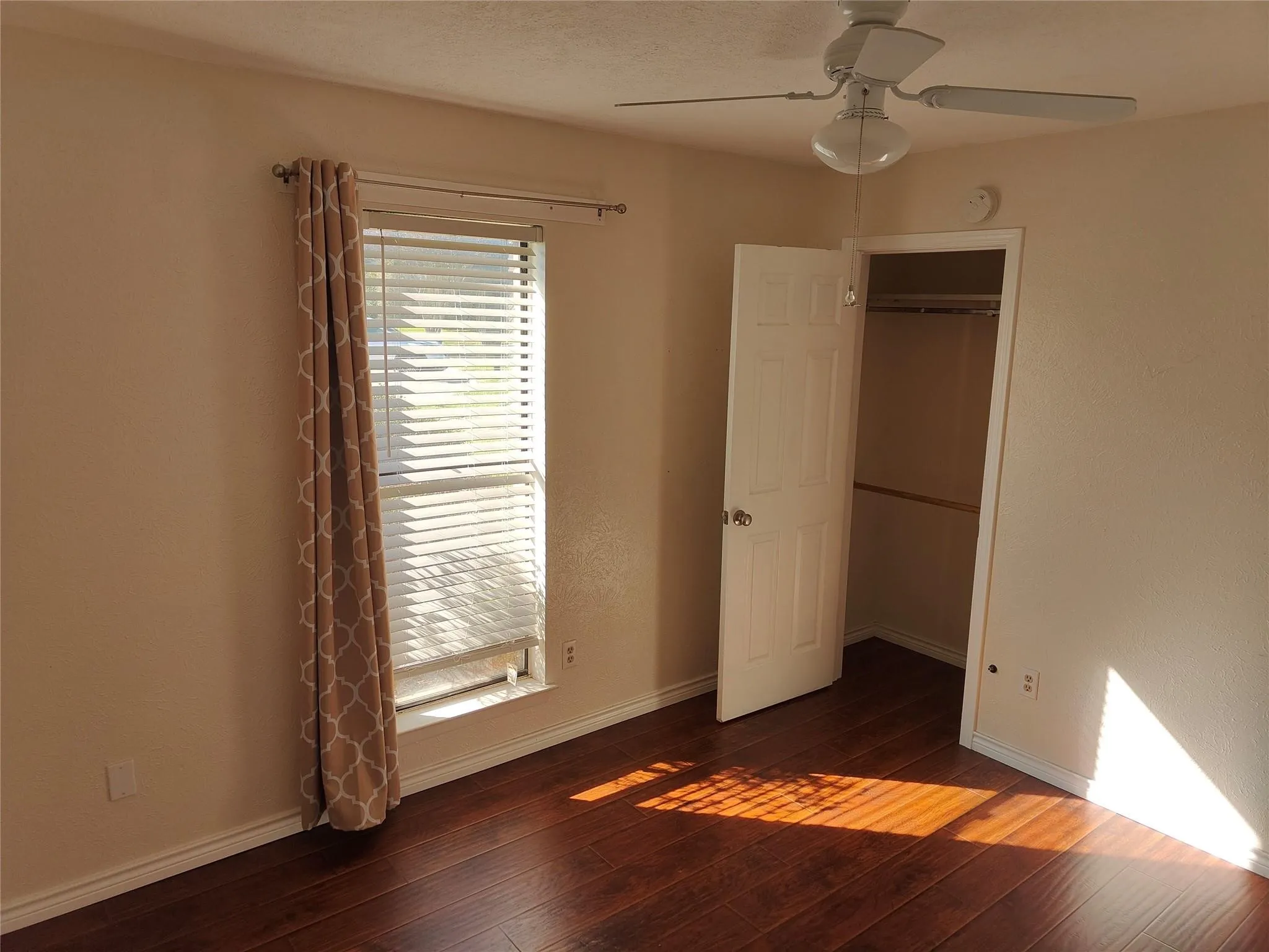 Single Family Residence For Rent in Dallas County , 2513 Crown Circle, Garland, Texas 75044, 3 Bedroom, 2 Bathroom, 2 Garage spaces, 1,589 Sqft, built in 1981, mls#21350651, Real Estate Agent in Garland, Homes For Rent in Dallas county, Homes For Rent in Garland, Realtor in Garland Texas, Real Estate Brokerage Independent Realty Texas, Luminita Cordes Realtor