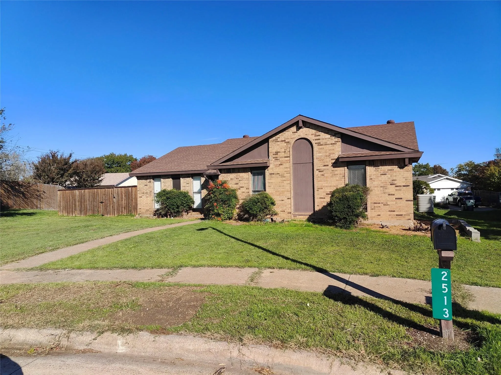 Single Family Residence For Rent in Dallas County , 2513 Crown Circle, Garland, Texas 75044, 3 Bedroom, 2 Bathroom, 2 Garage spaces, 1,589 Sqft, built in 1981, mls#21350651, Real Estate Agent in Garland, Homes For Rent in Dallas county, Homes For Rent in Garland, Realtor in Garland Texas, Real Estate Brokerage Independent Realty Texas, Luminita Cordes Realtor