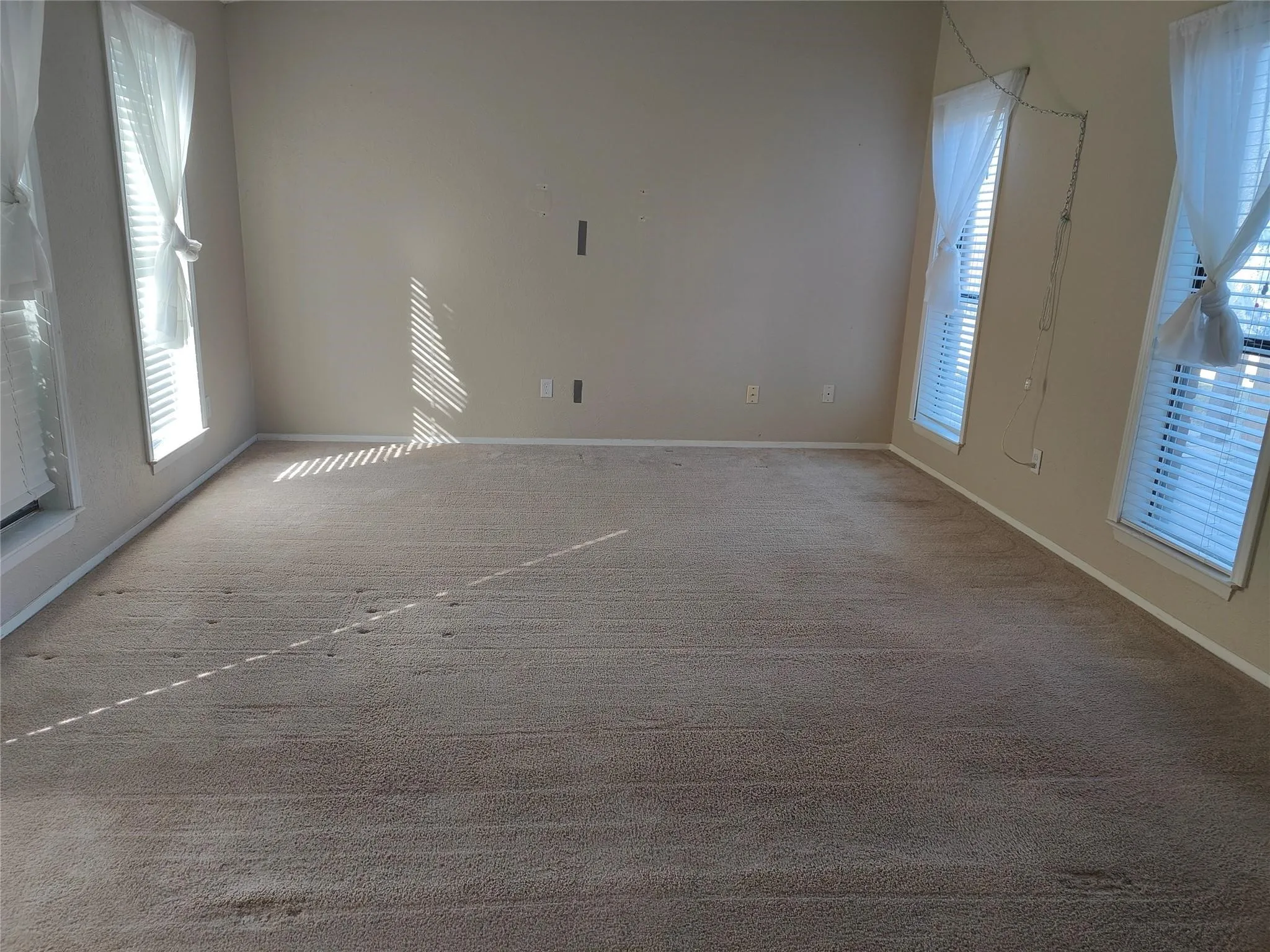 Single Family Residence For Rent in Dallas County , 2513 Crown Circle, Garland, Texas 75044, 3 Bedroom, 2 Bathroom, 2 Garage spaces, 1,589 Sqft, built in 1981, mls#21350651, Real Estate Agent in Garland, Homes For Rent in Dallas county, Homes For Rent in Garland, Realtor in Garland Texas, Real Estate Brokerage Independent Realty Texas, Luminita Cordes Realtor