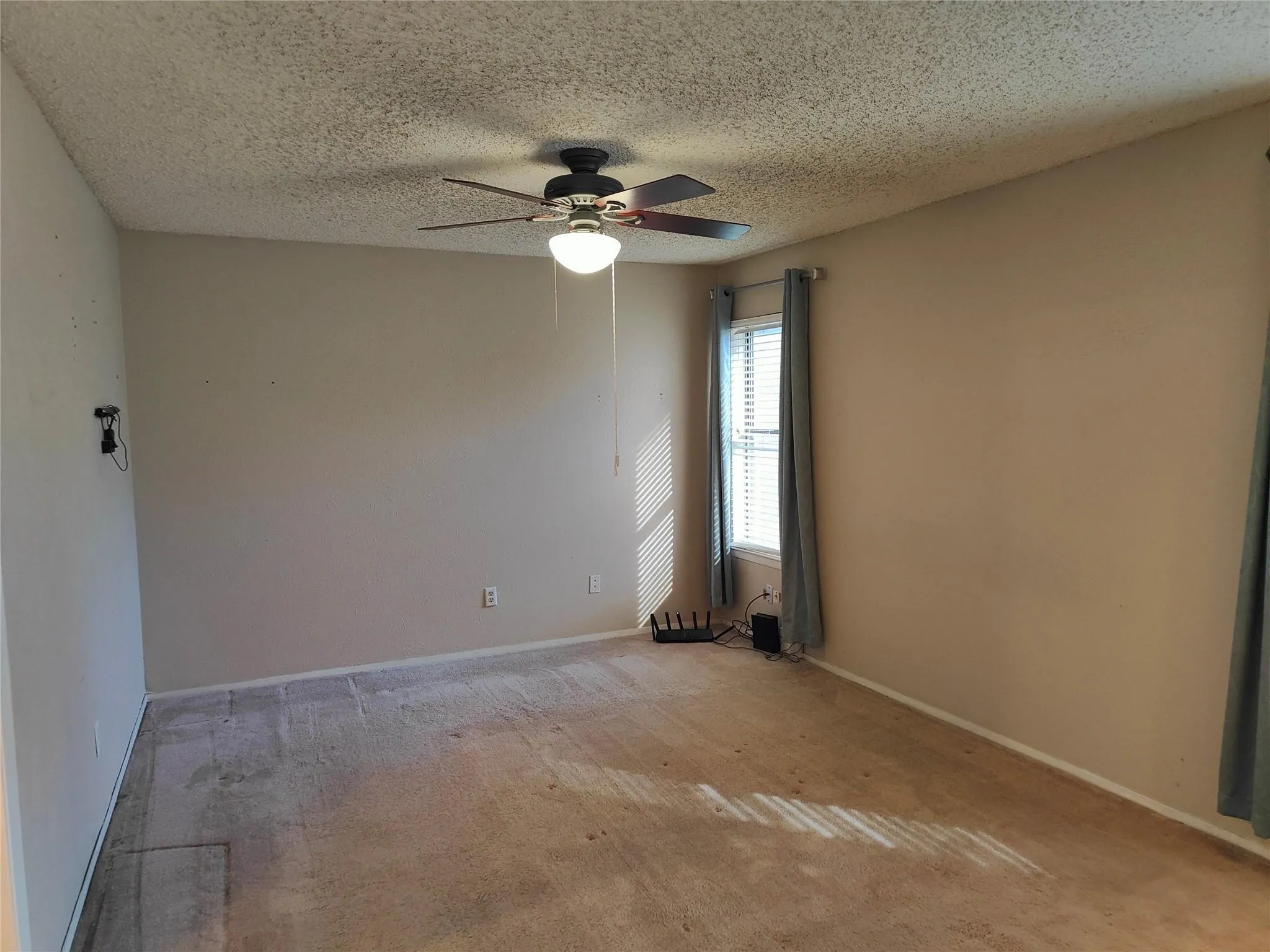 Single Family Residence For Rent in Dallas County , 2513 Crown Circle, Garland, Texas 75044, 3 Bedroom, 2 Bathroom, 2 Garage spaces, 1,589 Sqft, built in 1981, mls#21350651, Real Estate Agent in Garland, Homes For Rent in Dallas county, Homes For Rent in Garland, Realtor in Garland Texas, Real Estate Brokerage Independent Realty Texas, Luminita Cordes Realtor