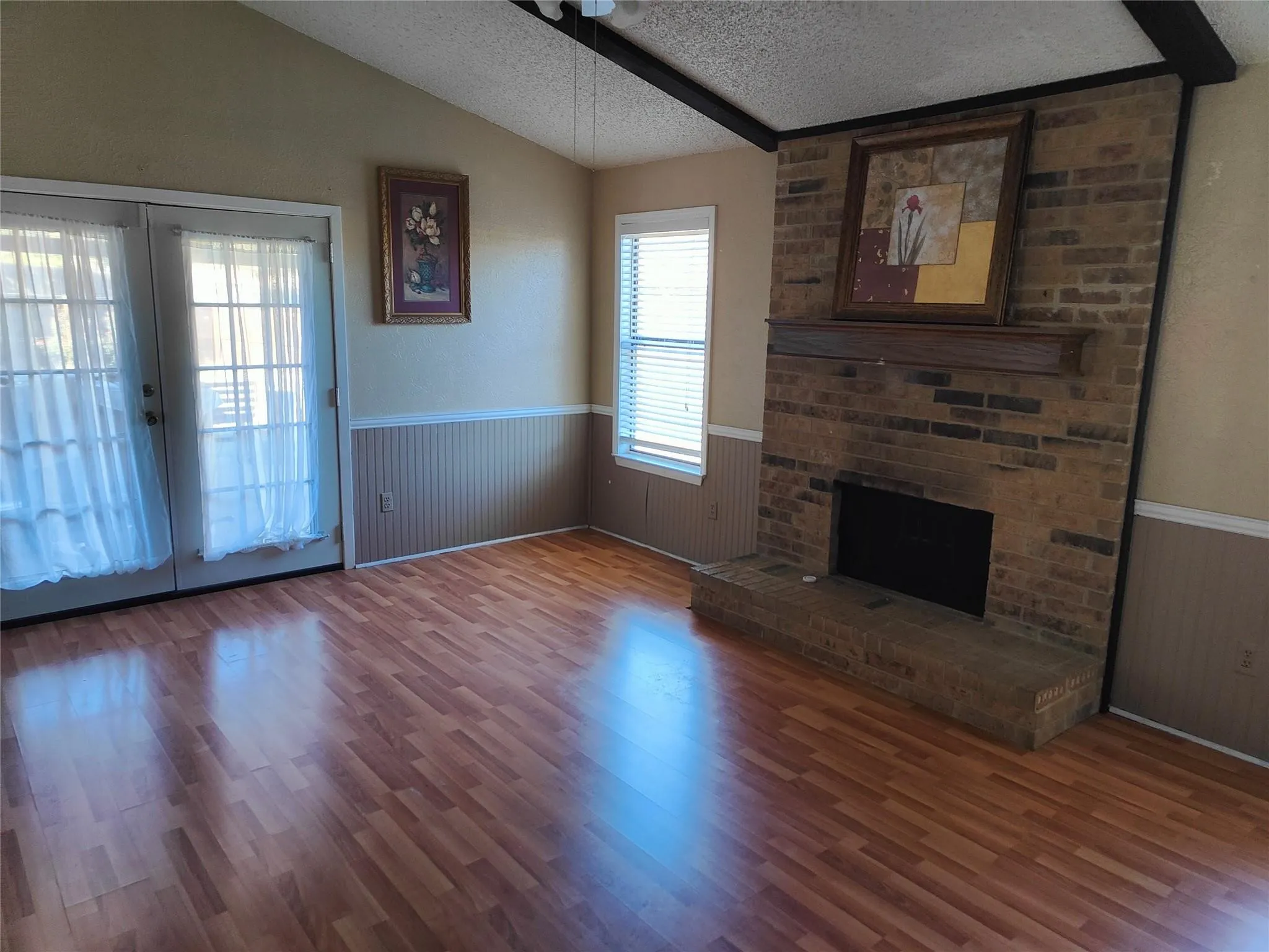 Single Family Residence For Rent in Dallas County , 2513 Crown Circle, Garland, Texas 75044, 3 Bedroom, 2 Bathroom, 2 Garage spaces, 1,589 Sqft, built in 1981, mls#21350651, Real Estate Agent in Garland, Homes For Rent in Dallas county, Homes For Rent in Garland, Realtor in Garland Texas, Real Estate Brokerage Independent Realty Texas, Luminita Cordes Realtor