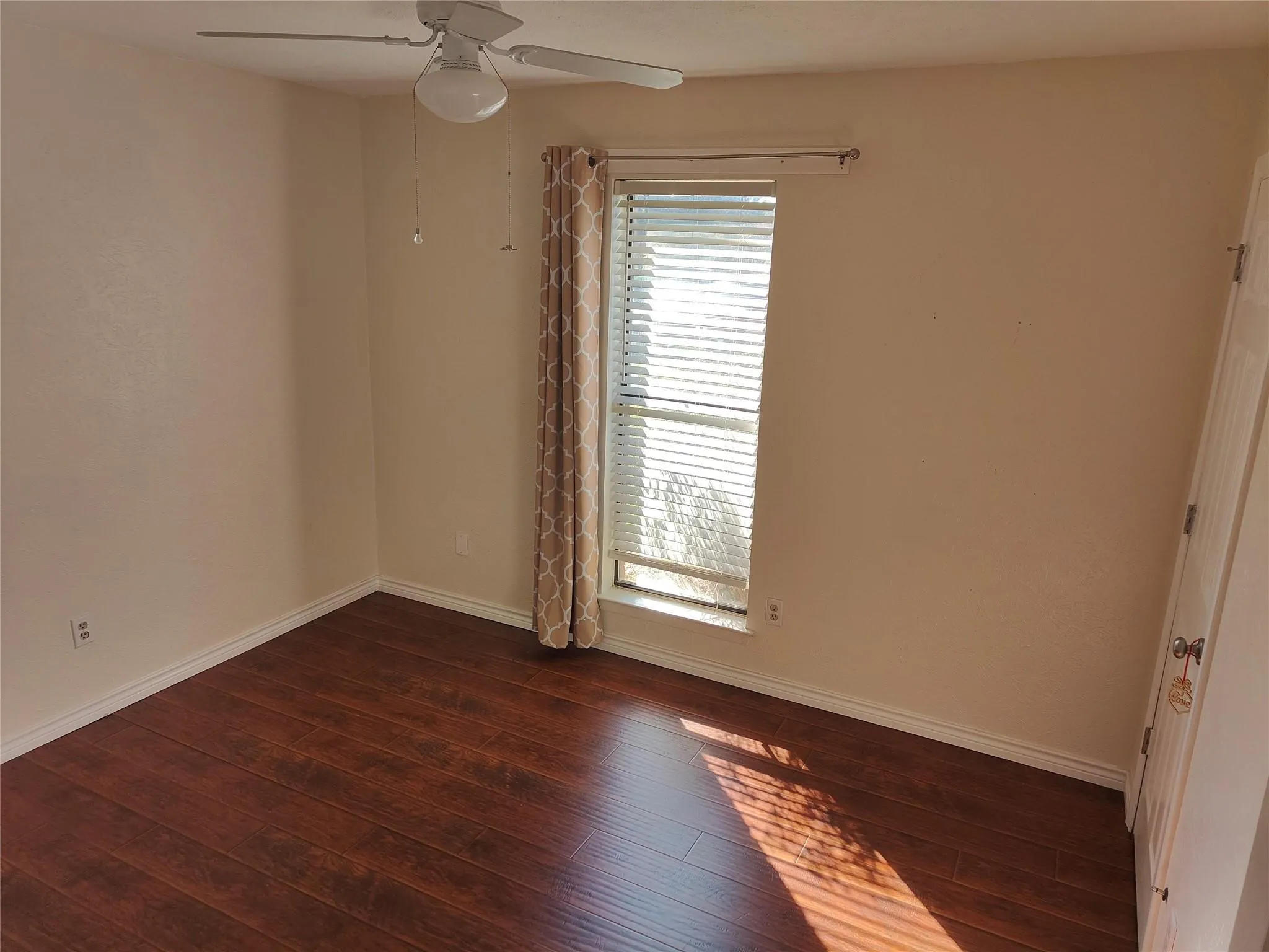 Single Family Residence For Rent in Dallas County , 2513 Crown Circle, Garland, Texas 75044, 3 Bedroom, 2 Bathroom, 2 Garage spaces, 1,589 Sqft, built in 1981, mls#21350651, Real Estate Agent in Garland, Homes For Rent in Dallas county, Homes For Rent in Garland, Realtor in Garland Texas, Real Estate Brokerage Independent Realty Texas, Luminita Cordes Realtor