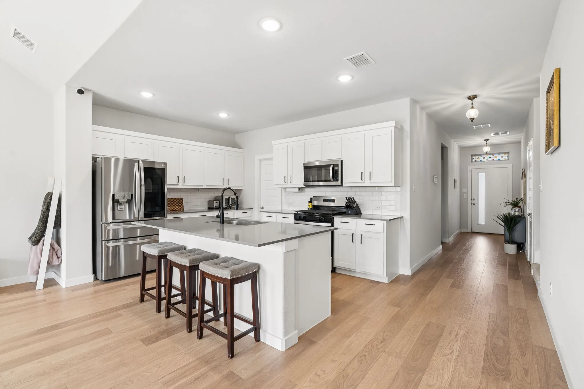 Single Family Residence For Rent in Dallas County , 2123 Pedigree Lane, Seagoville, Texas 75159, 5 Bedroom, 4 Bathroom, 2 Garage spaces, 2,682 Sqft, built in 2024, mls#21350653, Real Estate Agent in Seagoville, Homes For Rent in Dallas county, Homes For Rent in Seagoville, Realtor in Seagoville Texas, Real Estate Brokerage Independent Realty Texas, Luminita Cordes Realtor