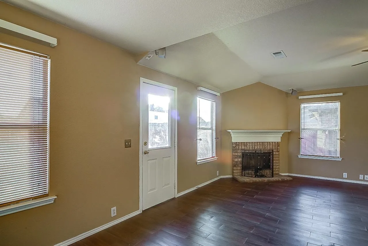 Single Family Residence For Rent in Denton County , 8912 Wagon Trail, Cross Roads, Texas 76227, 4 Bedroom, 2 Bathroom, 2 Garage spaces, 1,560 Sqft, built in 2004, mls#21350655, Real Estate Agent in Cross Roads, Homes For Rent in Denton county, Homes For Rent in Cross Roads, Realtor in Cross Roads Texas, Real Estate Brokerage Independent Realty Texas, Luminita Cordes Realtor