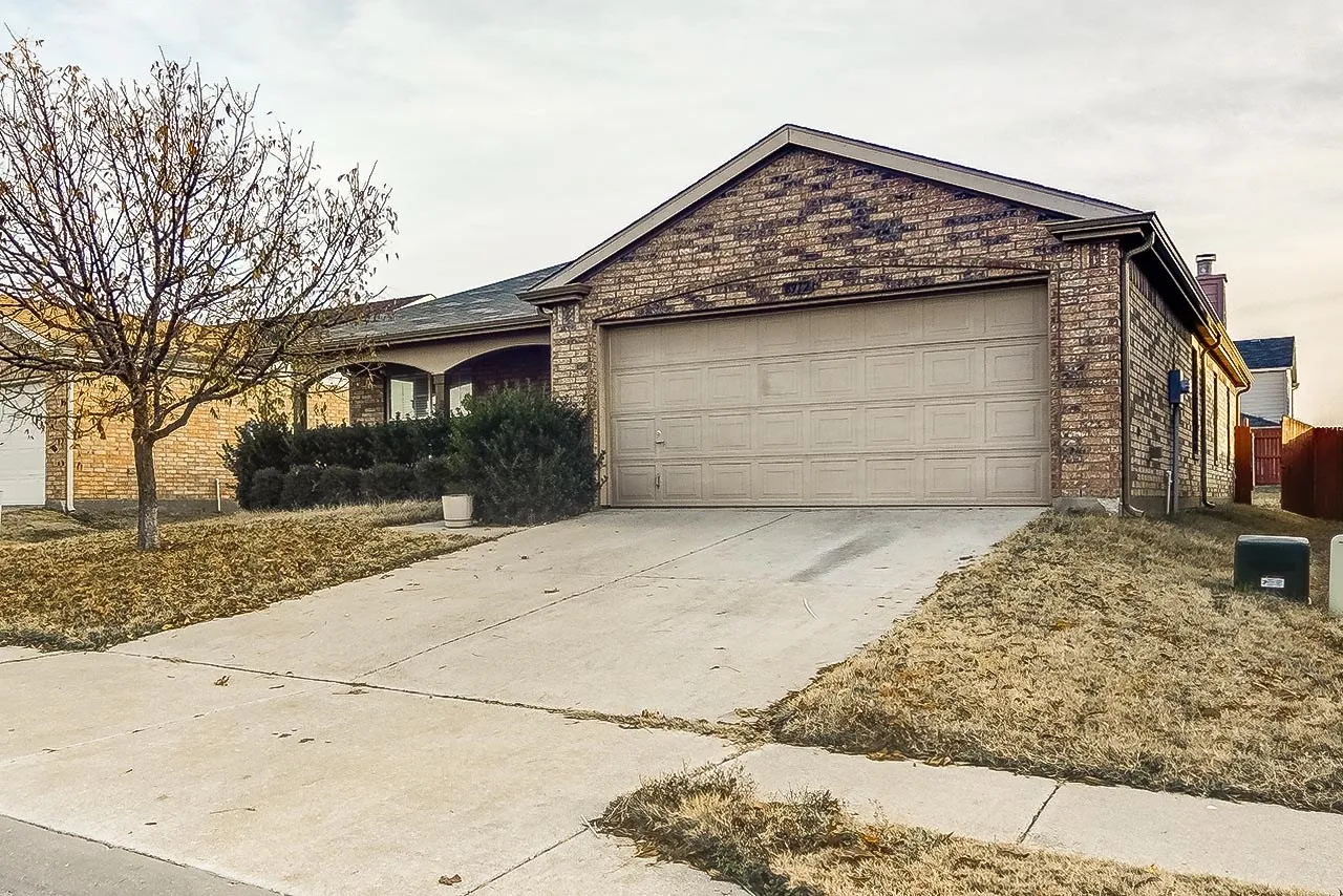 Single Family Residence For Rent in Denton County , 8912 Wagon Trail, Cross Roads, Texas 76227, 4 Bedroom, 2 Bathroom, 2 Garage spaces, 1,560 Sqft, built in 2004, mls#21350655, Real Estate Agent in Cross Roads, Homes For Rent in Denton county, Homes For Rent in Cross Roads, Realtor in Cross Roads Texas, Real Estate Brokerage Independent Realty Texas, Luminita Cordes Realtor
