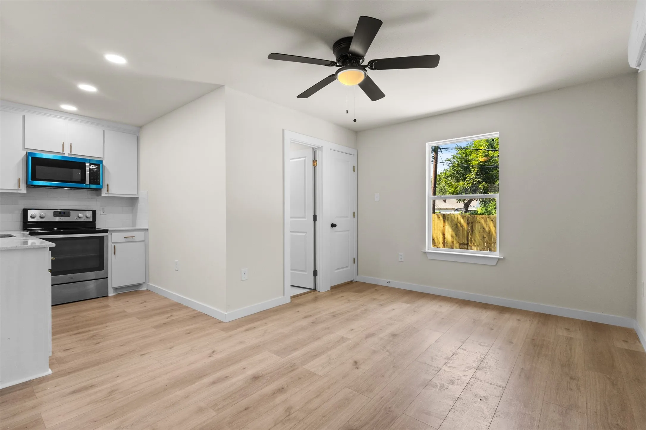 Single Family Residence For Sale in Dallas County , 2827 Wilton Avenue, Dallas, Texas 75211, 4 Bedroom, 2 Bathroom, Garage spaces, 1,527 Sqft, built in 1952, mls#21322618, Real Estate Agent in Dallas, Homes For Sale in Dallas county, Homes For Sale in Dallas, Realtor in Dallas Texas, Real Estate Brokerage Independent Realty Texas, Luminita Cordes Realtor