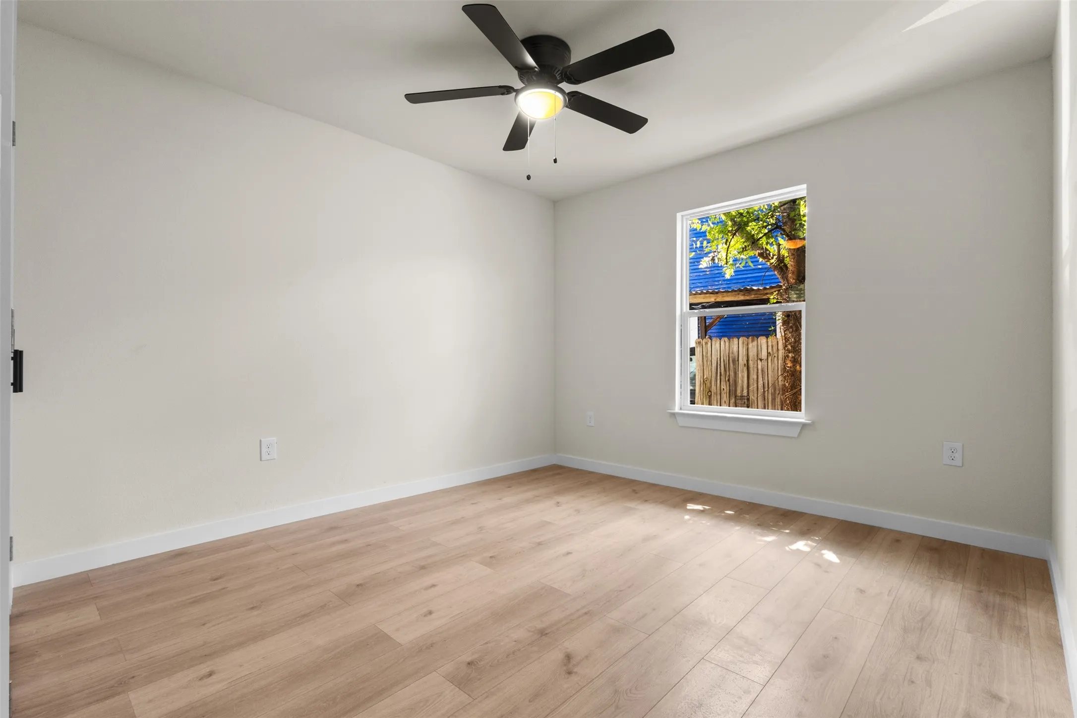 Single Family Residence For Sale in Dallas County , 2827 Wilton Avenue, Dallas, Texas 75211, 4 Bedroom, 2 Bathroom, Garage spaces, 1,527 Sqft, built in 1952, mls#21322618, Real Estate Agent in Dallas, Homes For Sale in Dallas county, Homes For Sale in Dallas, Realtor in Dallas Texas, Real Estate Brokerage Independent Realty Texas, Luminita Cordes Realtor