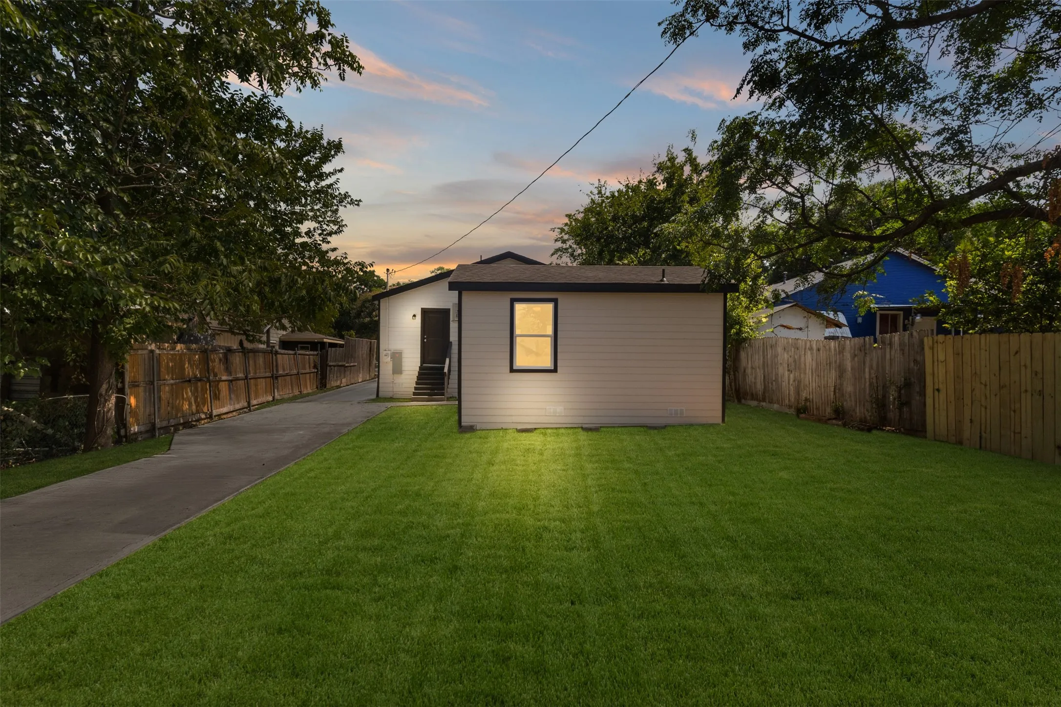Single Family Residence For Sale in Dallas County , 2827 Wilton Avenue, Dallas, Texas 75211, 4 Bedroom, 2 Bathroom, Garage spaces, 1,527 Sqft, built in 1952, mls#21322618, Real Estate Agent in Dallas, Homes For Sale in Dallas county, Homes For Sale in Dallas, Realtor in Dallas Texas, Real Estate Brokerage Independent Realty Texas, Luminita Cordes Realtor