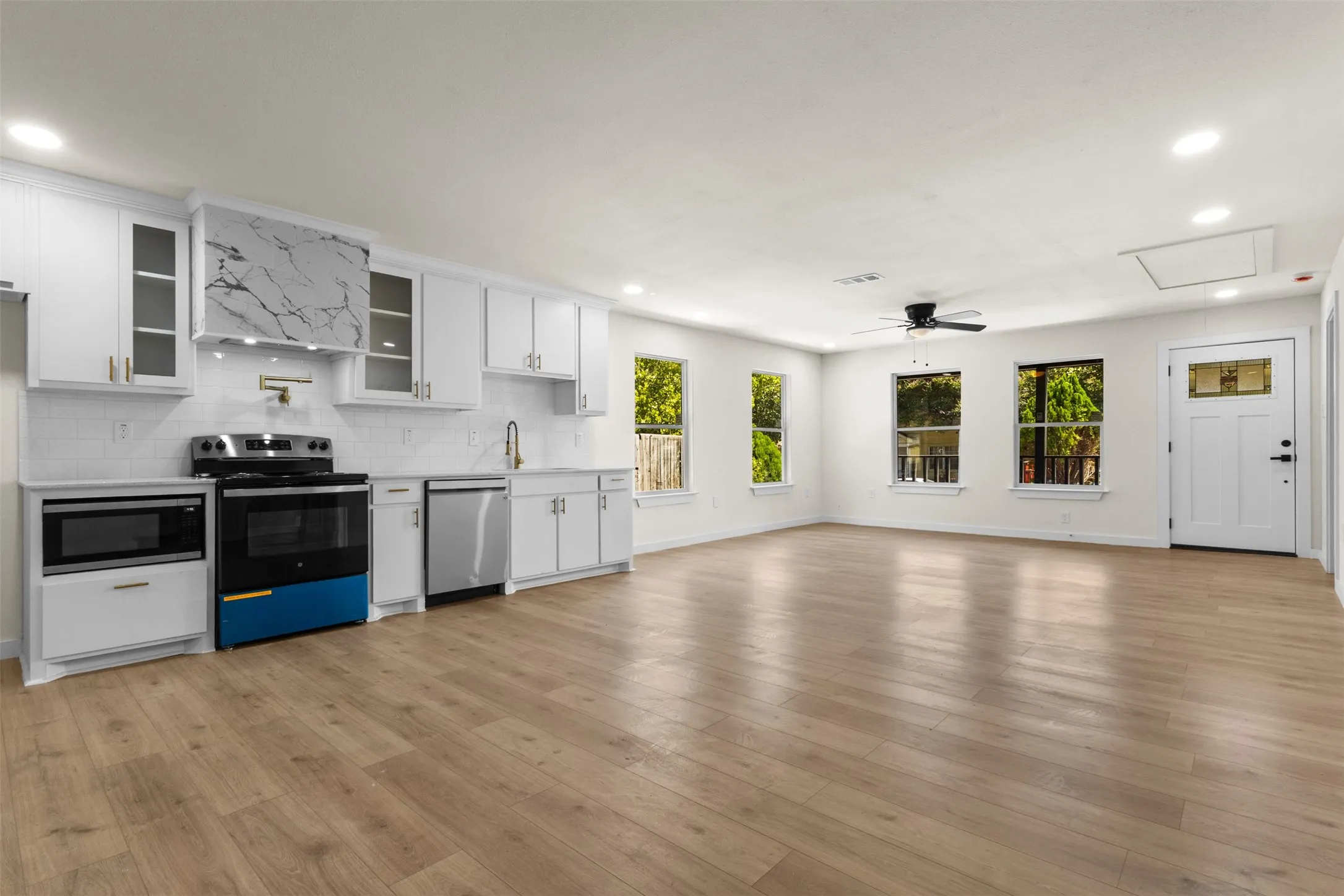Single Family Residence For Sale in Dallas County , 2827 Wilton Avenue, Dallas, Texas 75211, 4 Bedroom, 2 Bathroom, Garage spaces, 1,527 Sqft, built in 1952, mls#21322618, Real Estate Agent in Dallas, Homes For Sale in Dallas county, Homes For Sale in Dallas, Realtor in Dallas Texas, Real Estate Brokerage Independent Realty Texas, Luminita Cordes Realtor
