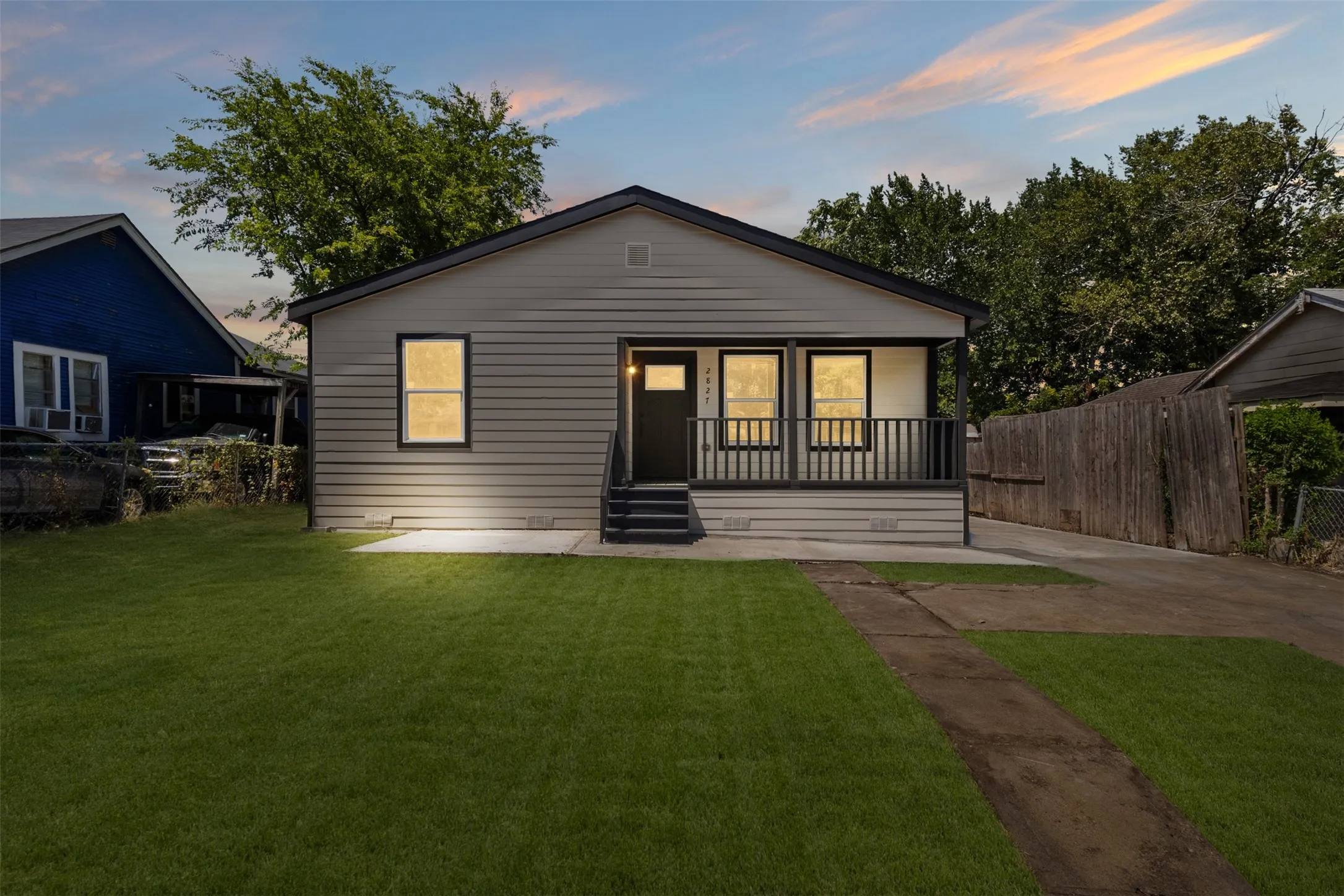 Single Family Residence For Sale in Dallas County , 2827 Wilton Avenue, Dallas, Texas 75211, 4 Bedroom, 2 Bathroom, Garage spaces, 1,527 Sqft, built in 1952, mls#21322618, Real Estate Agent in Dallas, Homes For Sale in Dallas county, Homes For Sale in Dallas, Realtor in Dallas Texas, Real Estate Brokerage Independent Realty Texas, Luminita Cordes Realtor