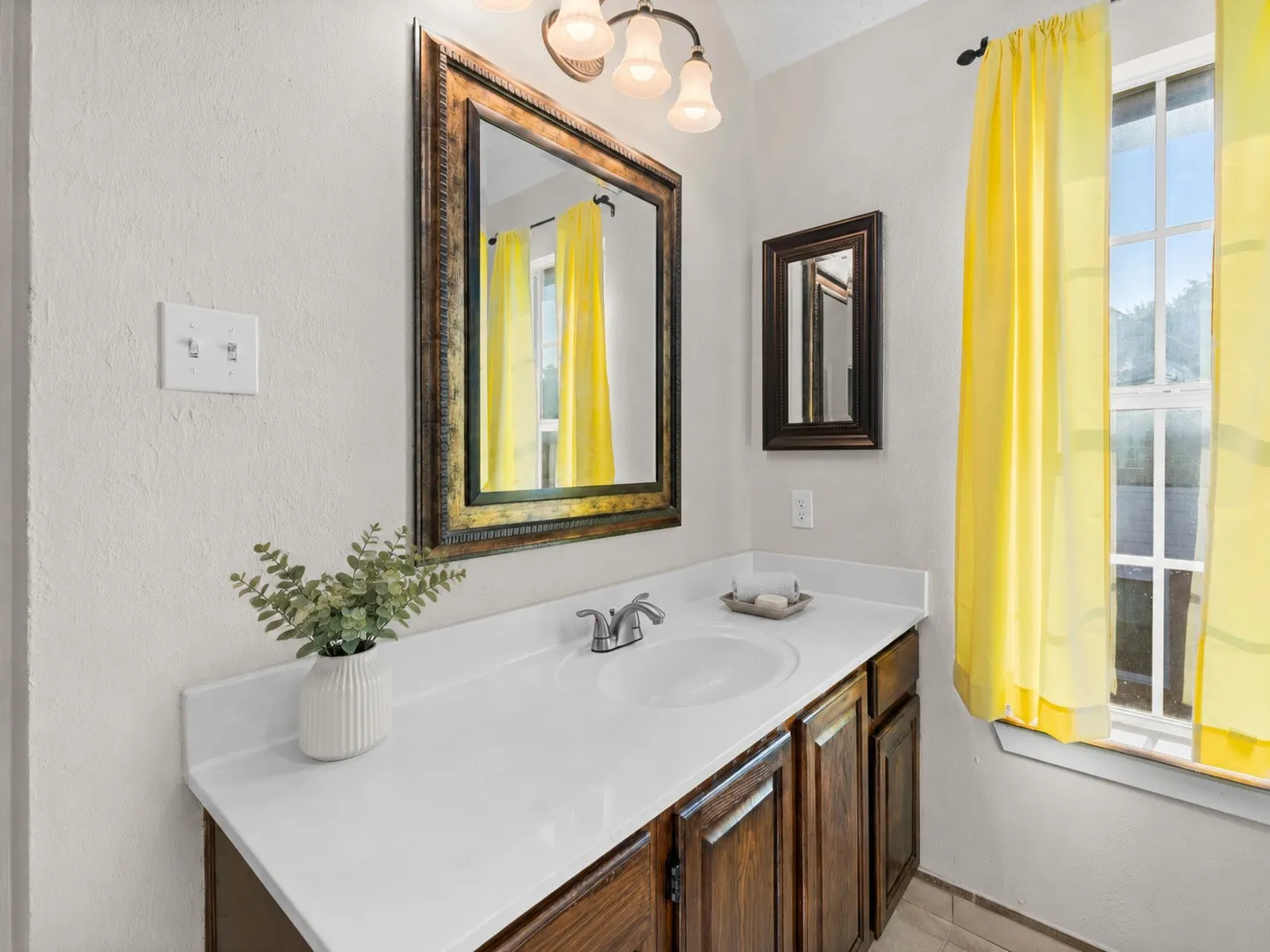 Single Family Residence For Sale in Collin County , 2504 Hackberry Place, Plano, Texas 75025, 4 Bedroom, 4 Bathroom, 2 Garage spaces, 2,950 Sqft, built in 1991, mls#21349583, Real Estate Agent in Plano, Homes For Sale in Collin county, Homes For Sale in Plano, Realtor in Plano Texas, Real Estate Brokerage Independent Realty Texas, Luminita Cordes Realtor