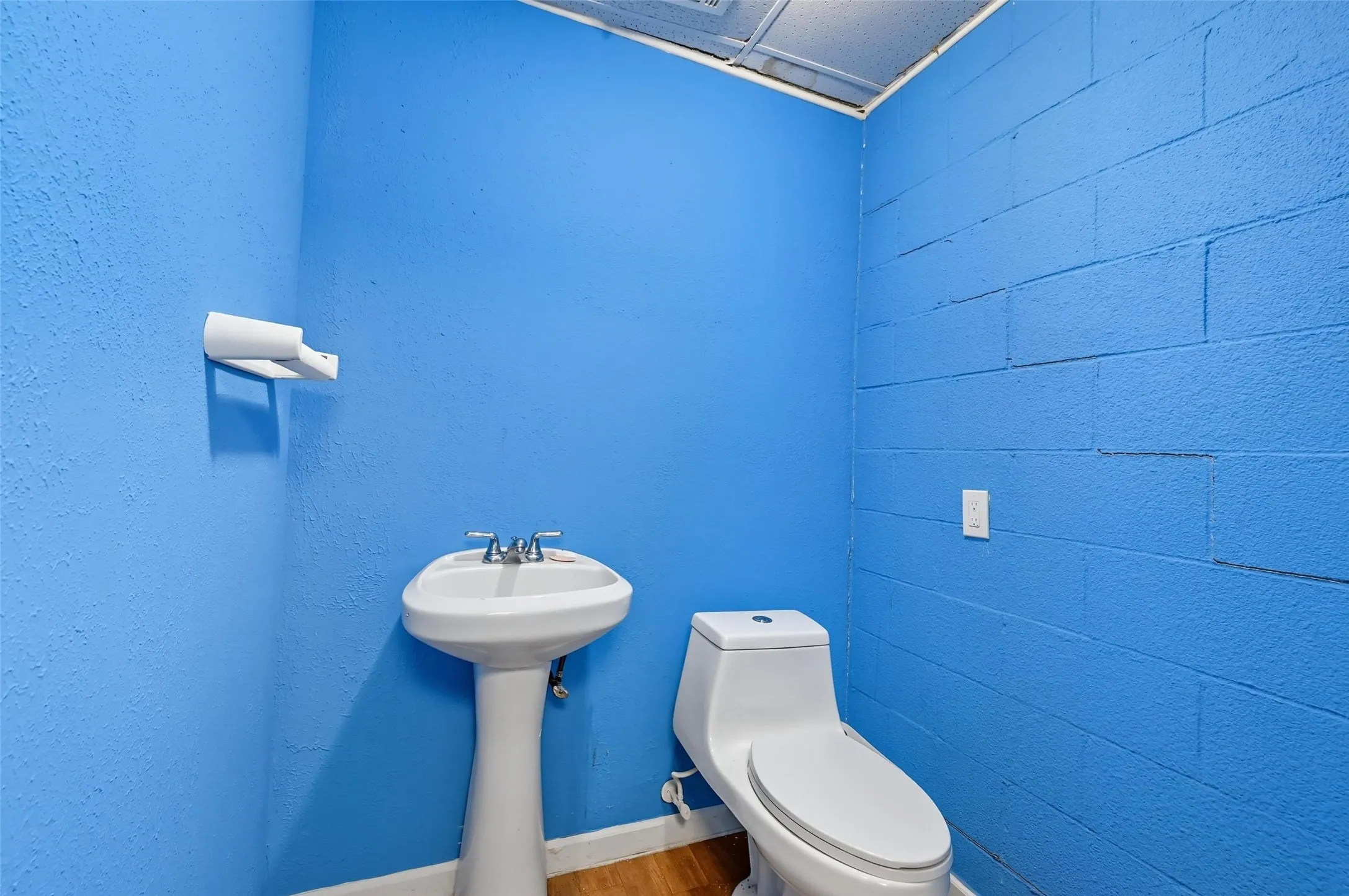 Office For Sale in Tarrant County , 4110 Haltom Road, Haltom City, Texas 76117, 0, 0, Garage spaces, 0 Sqft, built in 1960, mls#21350016, Real Estate Agent in Haltom City, Homes For Sale in Tarrant county, Homes For Sale in Haltom City, Realtor in Haltom City Texas, Real Estate Brokerage Independent Realty Texas, Luminita Cordes Realtor