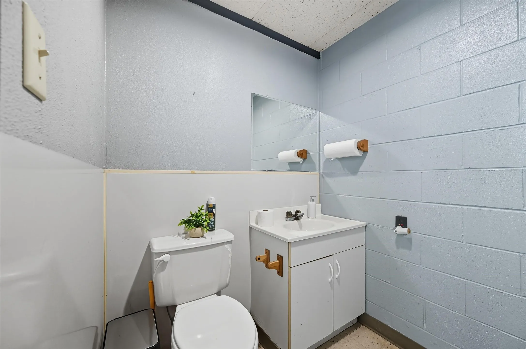 Office For Sale in Tarrant County , 4110 Haltom Road, Haltom City, Texas 76117, 0, 0, Garage spaces, 0 Sqft, built in 1960, mls#21350016, Real Estate Agent in Haltom City, Homes For Sale in Tarrant county, Homes For Sale in Haltom City, Realtor in Haltom City Texas, Real Estate Brokerage Independent Realty Texas, Luminita Cordes Realtor