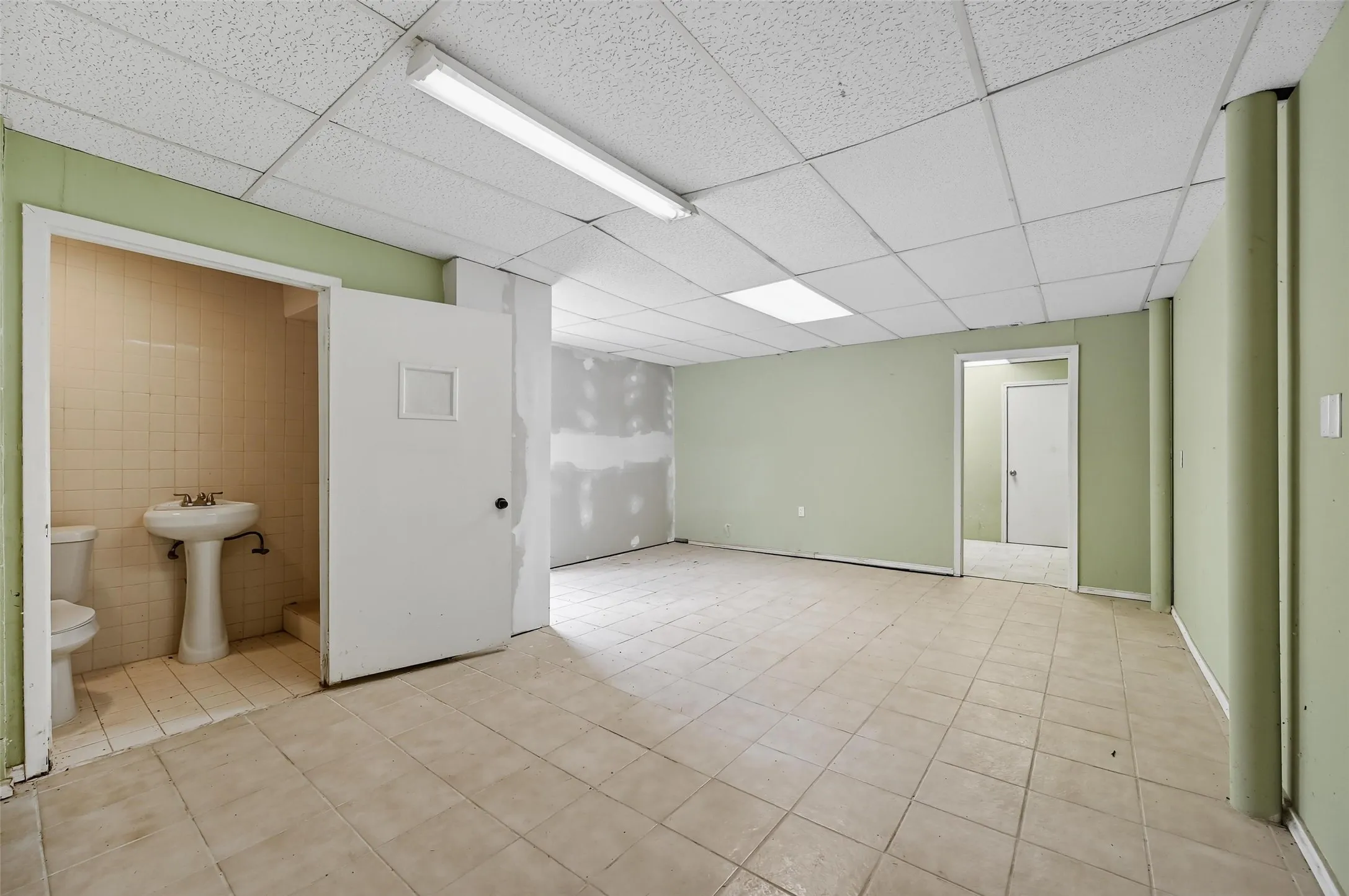 Office For Sale in Tarrant County , 4110 Haltom Road, Haltom City, Texas 76117, 0, 0, Garage spaces, 0 Sqft, built in 1960, mls#21350016, Real Estate Agent in Haltom City, Homes For Sale in Tarrant county, Homes For Sale in Haltom City, Realtor in Haltom City Texas, Real Estate Brokerage Independent Realty Texas, Luminita Cordes Realtor