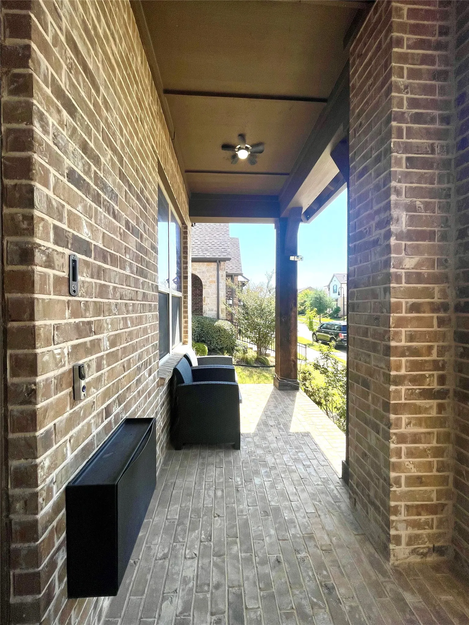 Covered front patio/porch