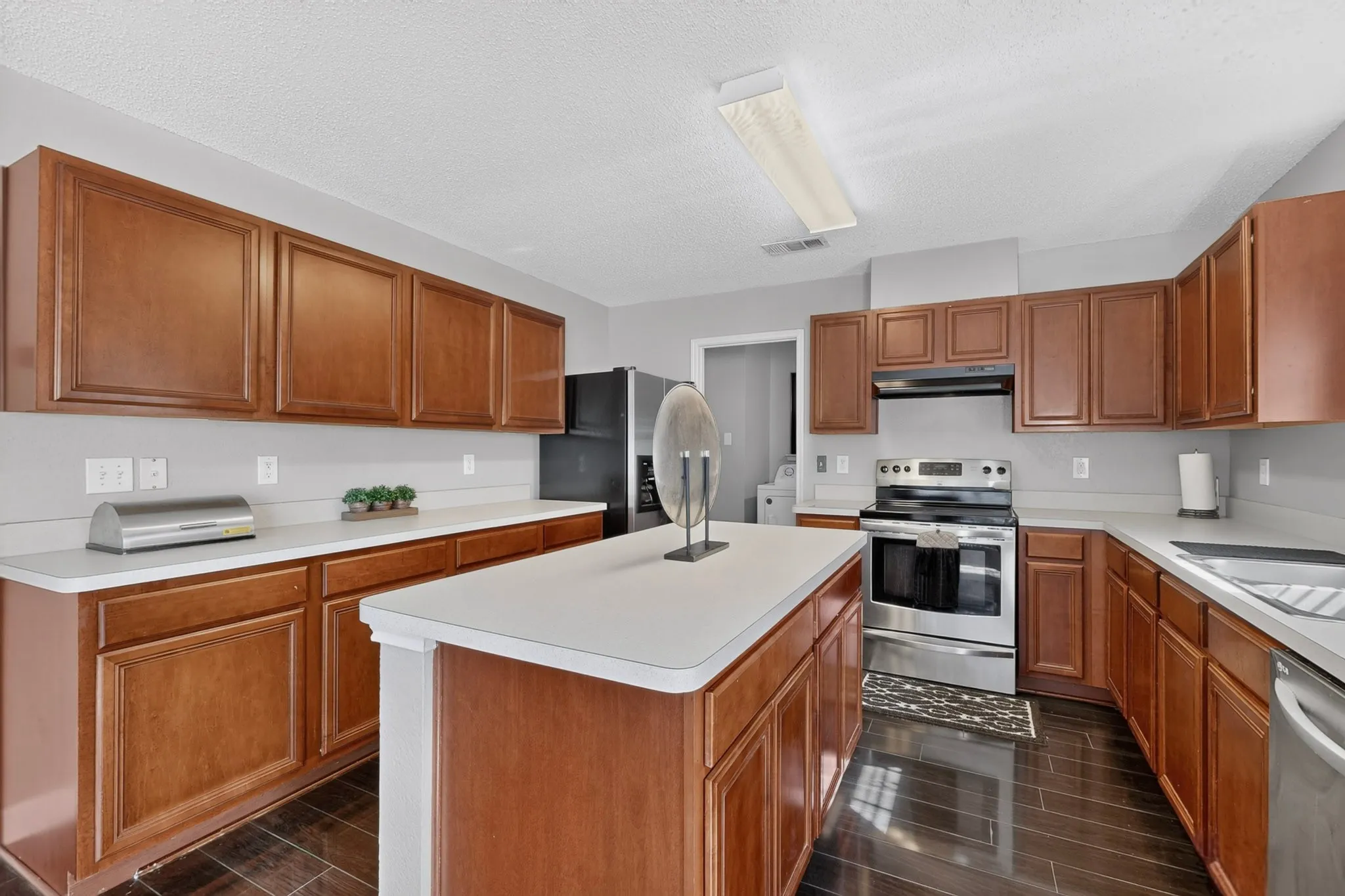Single Family Residence For Sale in Dallas County , 5403 Maverick Drive, Grand Prairie, Texas 75052, 3 Bedroom, 3 Bathroom, 2 Garage spaces, 2,383 Sqft, built in 2004, mls#21347579, Real Estate Agent in Grand Prairie, Homes For Sale in Dallas county, Homes For Sale in Grand Prairie, Realtor in Grand Prairie Texas, Real Estate Brokerage Independent Realty Texas, Luminita Cordes Realtor
