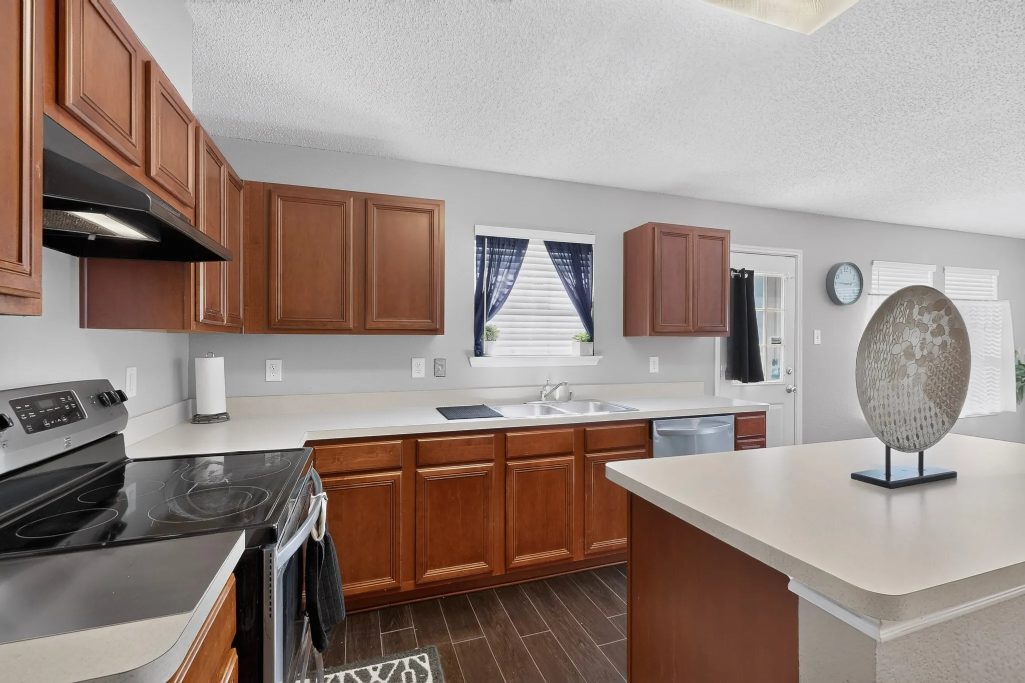 Single Family Residence For Sale in Dallas County , 5403 Maverick Drive, Grand Prairie, Texas 75052, 3 Bedroom, 3 Bathroom, 2 Garage spaces, 2,383 Sqft, built in 2004, mls#21347579, Real Estate Agent in Grand Prairie, Homes For Sale in Dallas county, Homes For Sale in Grand Prairie, Realtor in Grand Prairie Texas, Real Estate Brokerage Independent Realty Texas, Luminita Cordes Realtor