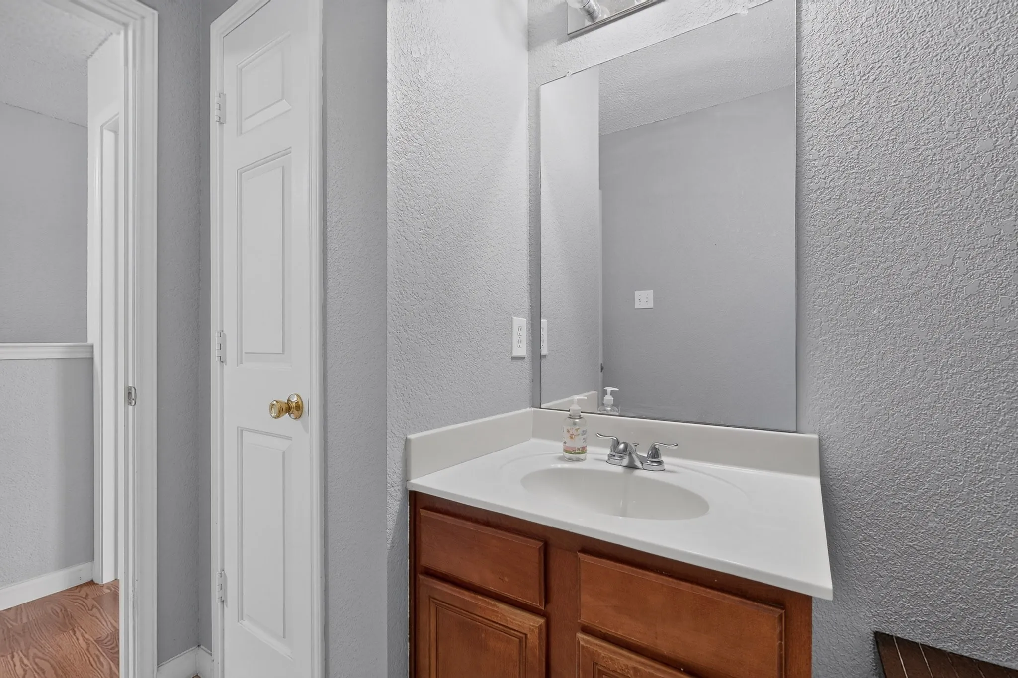 Single Family Residence For Sale in Dallas County , 5403 Maverick Drive, Grand Prairie, Texas 75052, 3 Bedroom, 3 Bathroom, 2 Garage spaces, 2,383 Sqft, built in 2004, mls#21347579, Real Estate Agent in Grand Prairie, Homes For Sale in Dallas county, Homes For Sale in Grand Prairie, Realtor in Grand Prairie Texas, Real Estate Brokerage Independent Realty Texas, Luminita Cordes Realtor