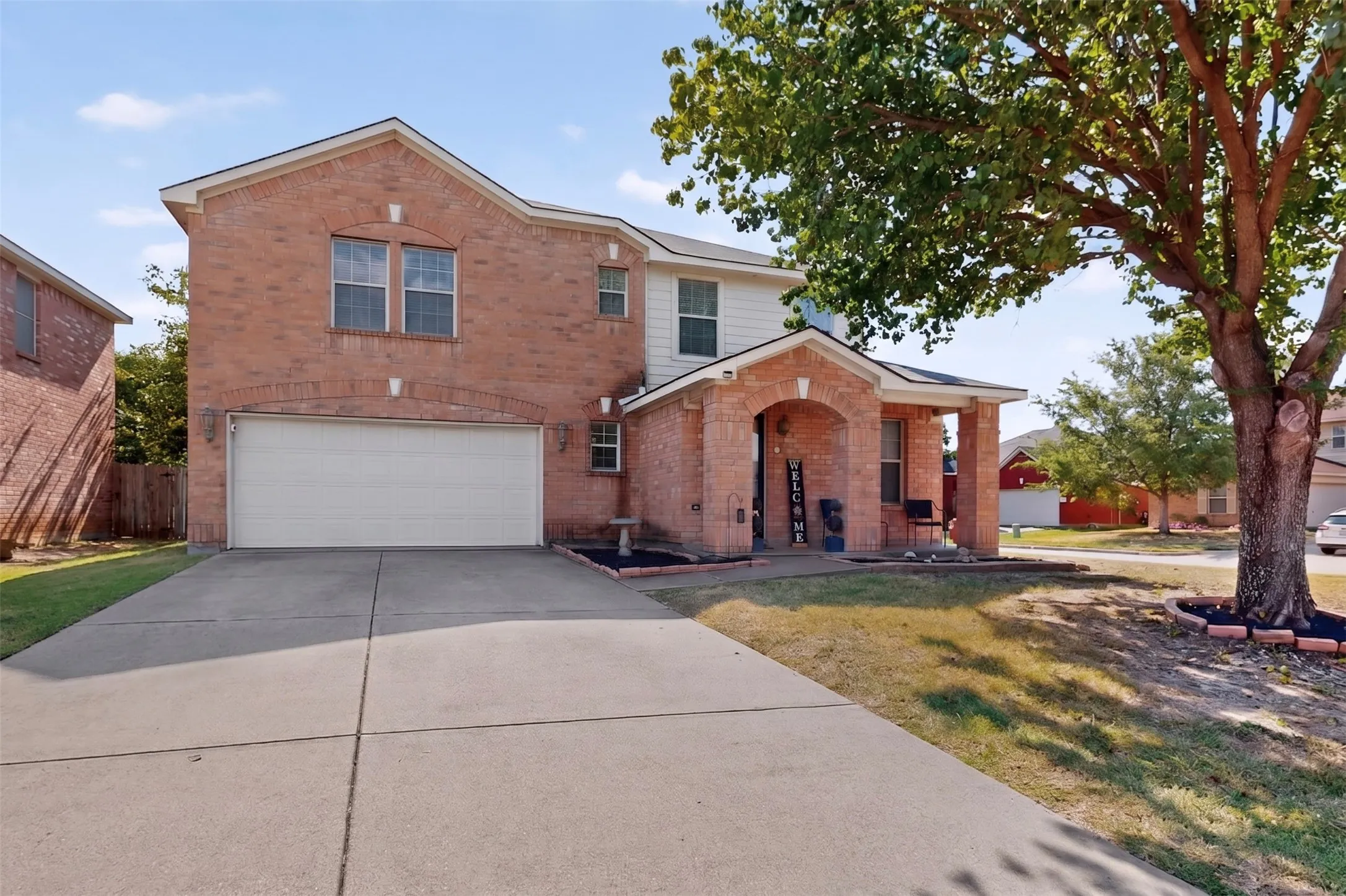 Single Family Residence For Sale in Dallas County , 5403 Maverick Drive, Grand Prairie, Texas 75052, 3 Bedroom, 3 Bathroom, 2 Garage spaces, 2,383 Sqft, built in 2004, mls#21347579, Real Estate Agent in Grand Prairie, Homes For Sale in Dallas county, Homes For Sale in Grand Prairie, Realtor in Grand Prairie Texas, Real Estate Brokerage Independent Realty Texas, Luminita Cordes Realtor