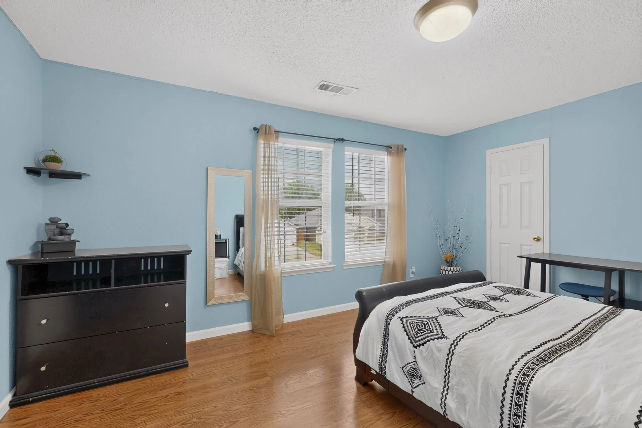 Single Family Residence For Sale in Dallas County , 5403 Maverick Drive, Grand Prairie, Texas 75052, 3 Bedroom, 3 Bathroom, 2 Garage spaces, 2,383 Sqft, built in 2004, mls#21347579, Real Estate Agent in Grand Prairie, Homes For Sale in Dallas county, Homes For Sale in Grand Prairie, Realtor in Grand Prairie Texas, Real Estate Brokerage Independent Realty Texas, Luminita Cordes Realtor
