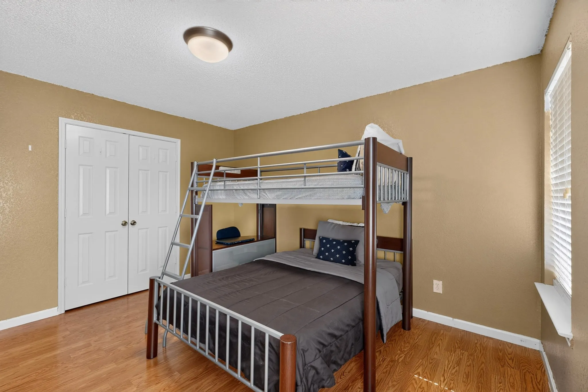 Single Family Residence For Sale in Dallas County , 5403 Maverick Drive, Grand Prairie, Texas 75052, 3 Bedroom, 3 Bathroom, 2 Garage spaces, 2,383 Sqft, built in 2004, mls#21347579, Real Estate Agent in Grand Prairie, Homes For Sale in Dallas county, Homes For Sale in Grand Prairie, Realtor in Grand Prairie Texas, Real Estate Brokerage Independent Realty Texas, Luminita Cordes Realtor