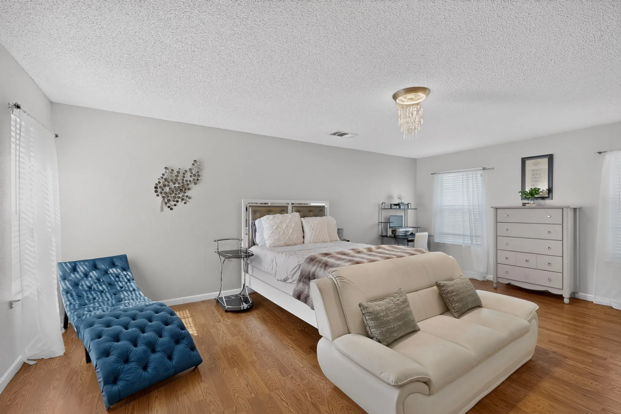 Single Family Residence For Sale in Dallas County , 5403 Maverick Drive, Grand Prairie, Texas 75052, 3 Bedroom, 3 Bathroom, 2 Garage spaces, 2,383 Sqft, built in 2004, mls#21347579, Real Estate Agent in Grand Prairie, Homes For Sale in Dallas county, Homes For Sale in Grand Prairie, Realtor in Grand Prairie Texas, Real Estate Brokerage Independent Realty Texas, Luminita Cordes Realtor