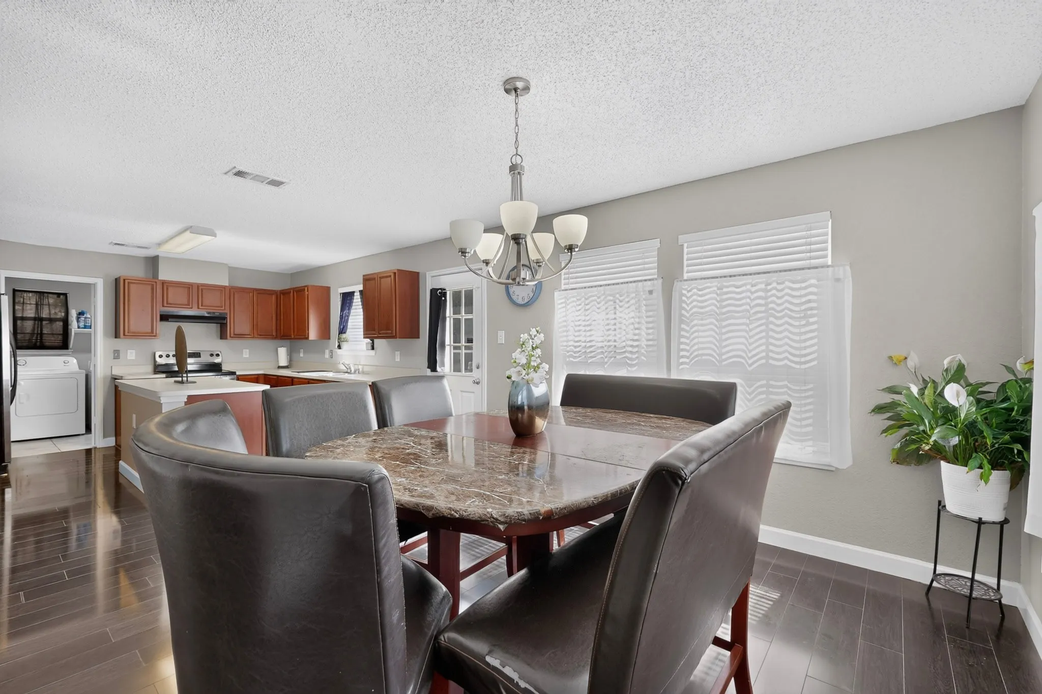 Single Family Residence For Sale in Dallas County , 5403 Maverick Drive, Grand Prairie, Texas 75052, 3 Bedroom, 3 Bathroom, 2 Garage spaces, 2,383 Sqft, built in 2004, mls#21347579, Real Estate Agent in Grand Prairie, Homes For Sale in Dallas county, Homes For Sale in Grand Prairie, Realtor in Grand Prairie Texas, Real Estate Brokerage Independent Realty Texas, Luminita Cordes Realtor