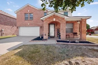 Single Family Residence For Sale in Dallas County , 5403 Maverick Drive, Grand Prairie, Texas 75052, 3 Bedroom, 3 Bathroom, 2 Garage spaces, 2,383 Sqft, built in 2004, mls#21347579, Real Estate Agent in Grand Prairie, Homes For Sale in Dallas county, Homes For Sale in Grand Prairie, Realtor in Grand Prairie Texas, Real Estate Brokerage Independent Realty Texas, Luminita Cordes Realtor