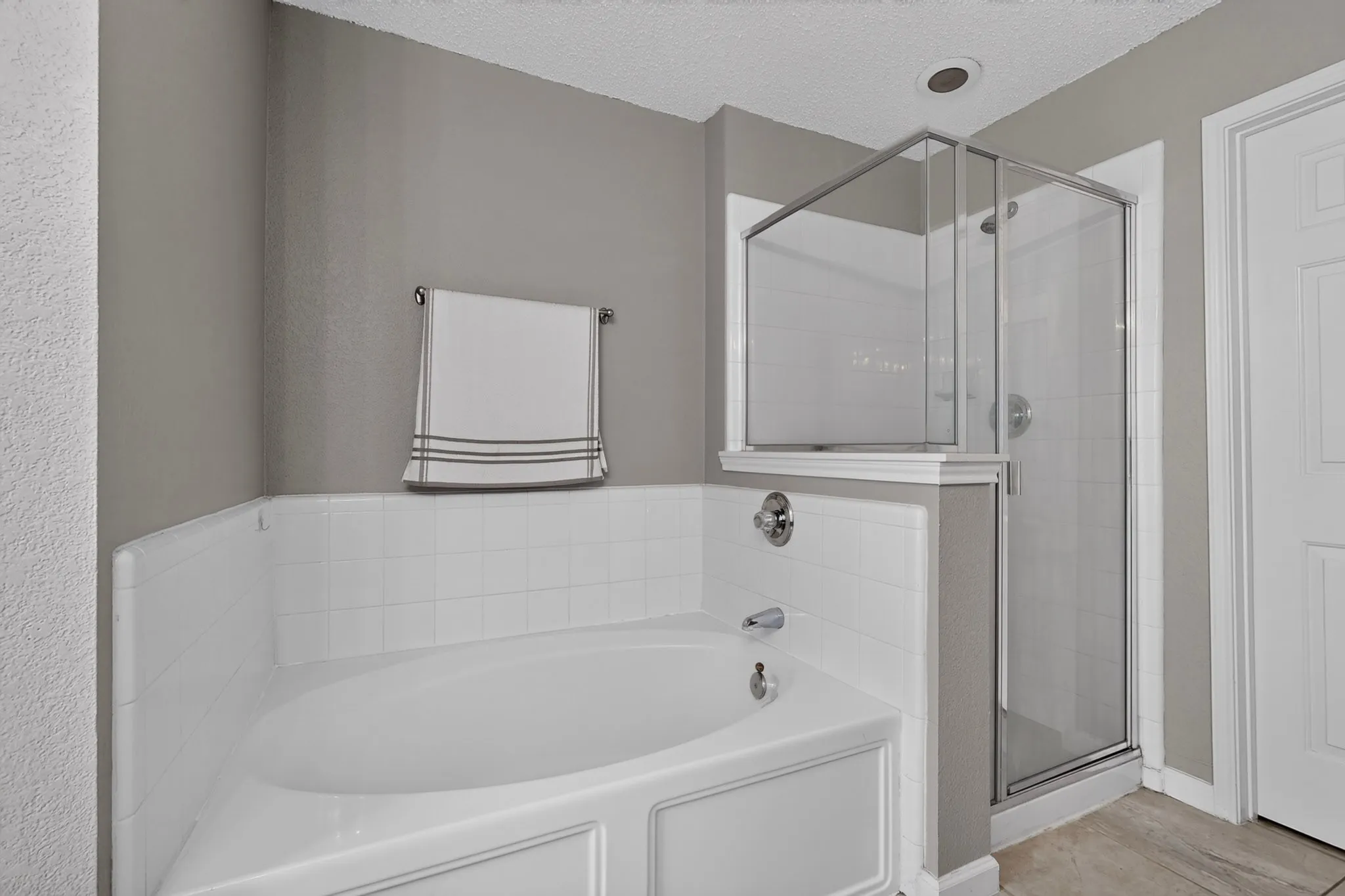 Single Family Residence For Sale in Dallas County , 5403 Maverick Drive, Grand Prairie, Texas 75052, 3 Bedroom, 3 Bathroom, 2 Garage spaces, 2,383 Sqft, built in 2004, mls#21347579, Real Estate Agent in Grand Prairie, Homes For Sale in Dallas county, Homes For Sale in Grand Prairie, Realtor in Grand Prairie Texas, Real Estate Brokerage Independent Realty Texas, Luminita Cordes Realtor