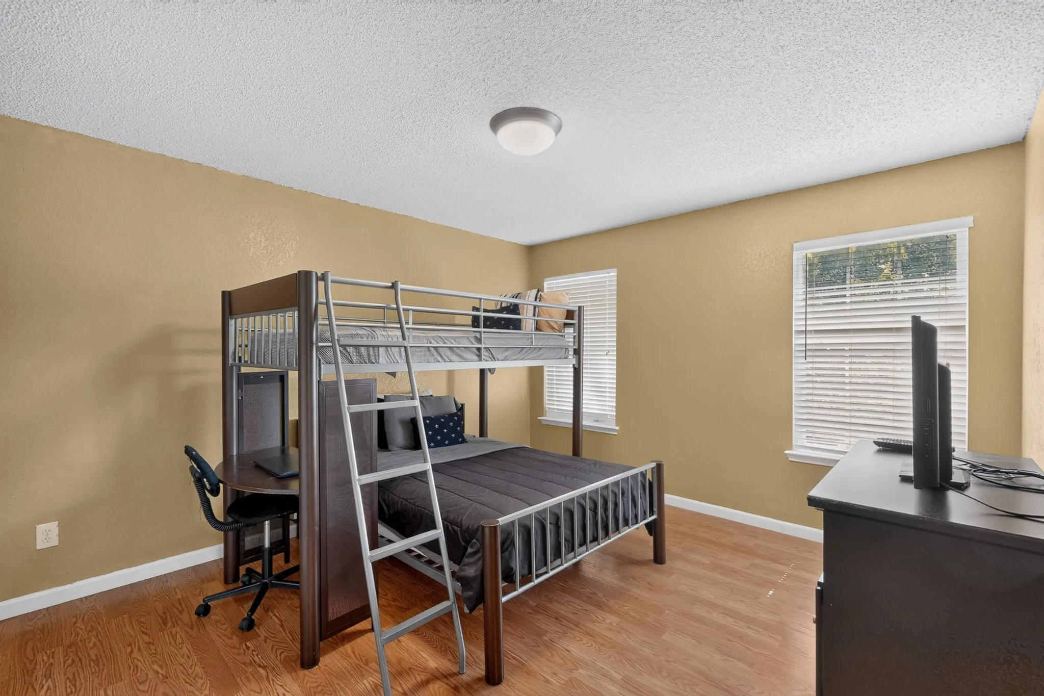 Single Family Residence For Sale in Dallas County , 5403 Maverick Drive, Grand Prairie, Texas 75052, 3 Bedroom, 3 Bathroom, 2 Garage spaces, 2,383 Sqft, built in 2004, mls#21347579, Real Estate Agent in Grand Prairie, Homes For Sale in Dallas county, Homes For Sale in Grand Prairie, Realtor in Grand Prairie Texas, Real Estate Brokerage Independent Realty Texas, Luminita Cordes Realtor