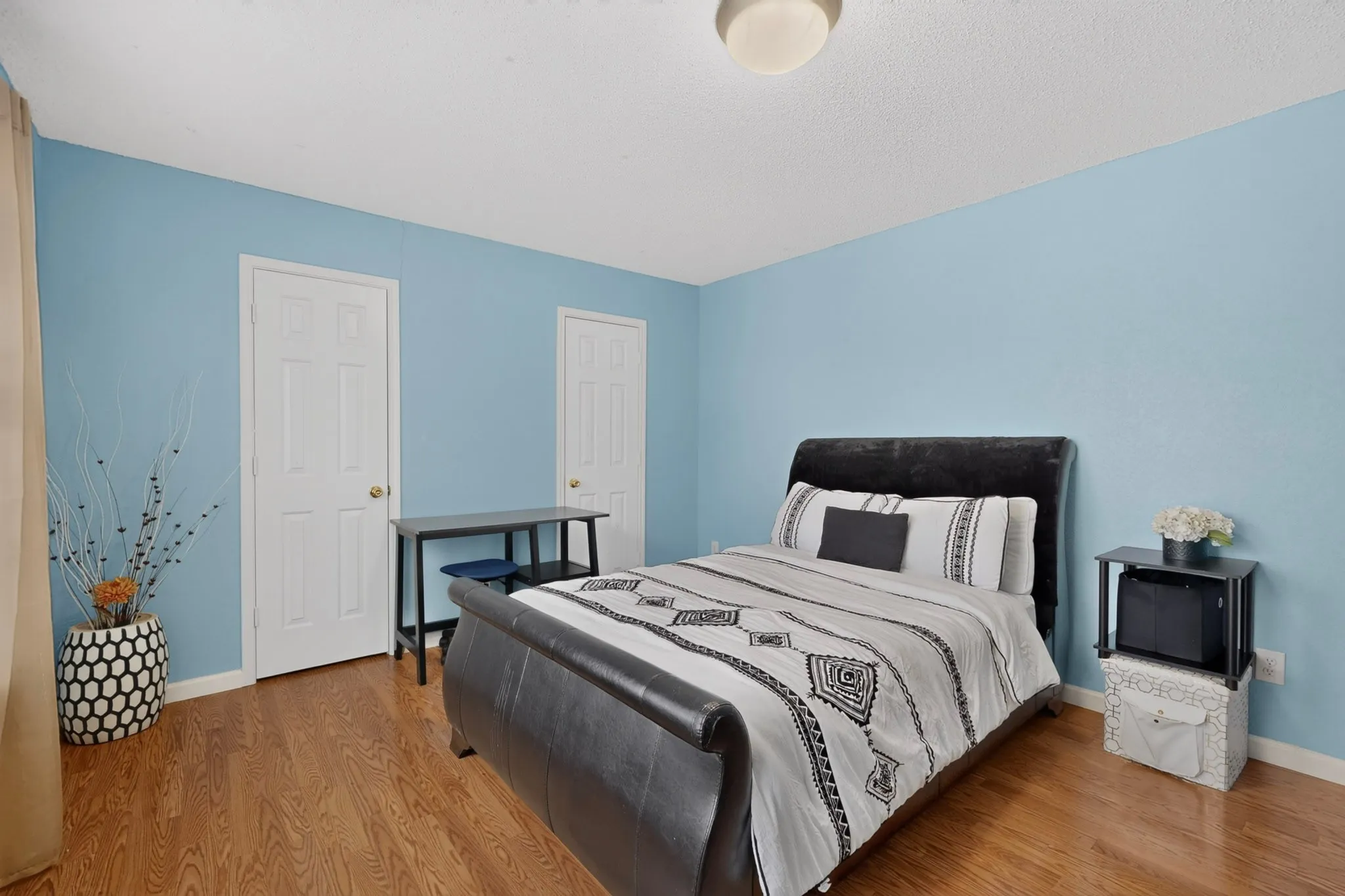 Single Family Residence For Sale in Dallas County , 5403 Maverick Drive, Grand Prairie, Texas 75052, 3 Bedroom, 3 Bathroom, 2 Garage spaces, 2,383 Sqft, built in 2004, mls#21347579, Real Estate Agent in Grand Prairie, Homes For Sale in Dallas county, Homes For Sale in Grand Prairie, Realtor in Grand Prairie Texas, Real Estate Brokerage Independent Realty Texas, Luminita Cordes Realtor