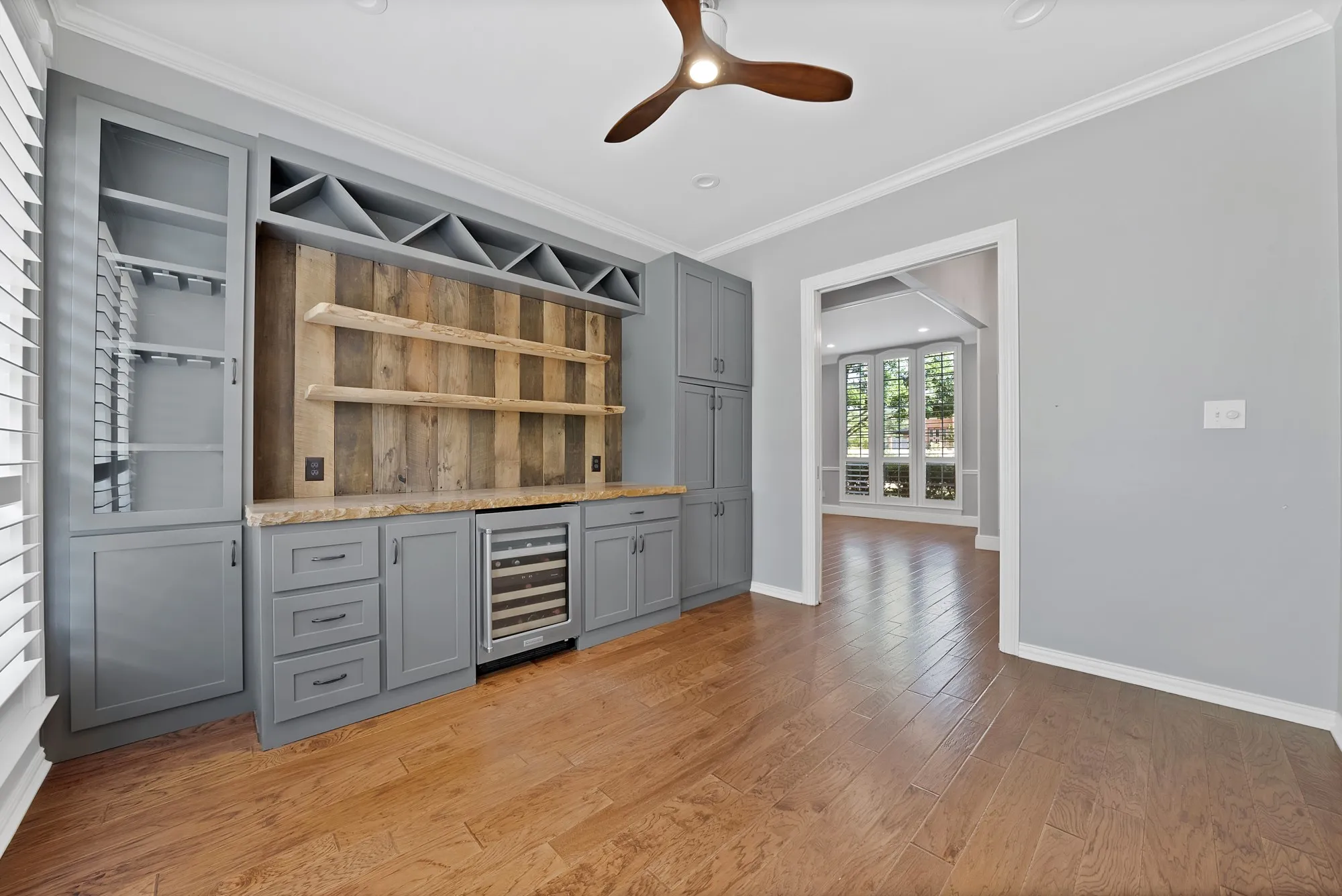 Single Family Residence For Sale in Tarrant County , 165 E Dove Road, Southlake, Texas 76092, 4 Bedroom, 3 Bathroom, 3 Garage spaces, 2,615 Sqft, built in 1993, mls#21350090, Real Estate Agent in Southlake, Homes For Sale in Tarrant county, Homes For Sale in Southlake, Realtor in Southlake Texas, Real Estate Brokerage Independent Realty Texas, Luminita Cordes Realtor