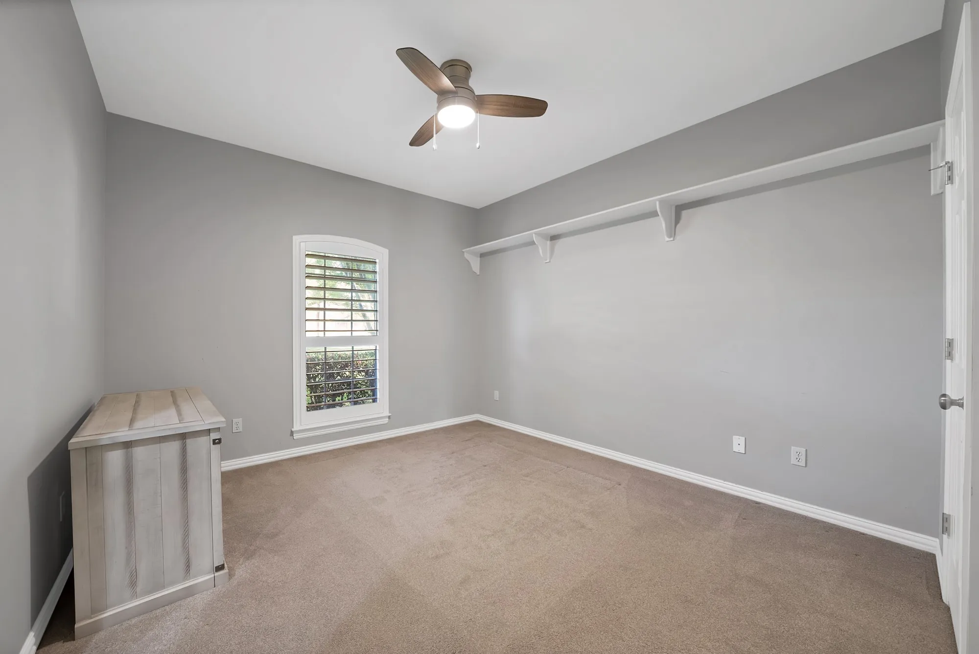 Single Family Residence For Sale in Tarrant County , 165 E Dove Road, Southlake, Texas 76092, 4 Bedroom, 3 Bathroom, 3 Garage spaces, 2,615 Sqft, built in 1993, mls#21350090, Real Estate Agent in Southlake, Homes For Sale in Tarrant county, Homes For Sale in Southlake, Realtor in Southlake Texas, Real Estate Brokerage Independent Realty Texas, Luminita Cordes Realtor