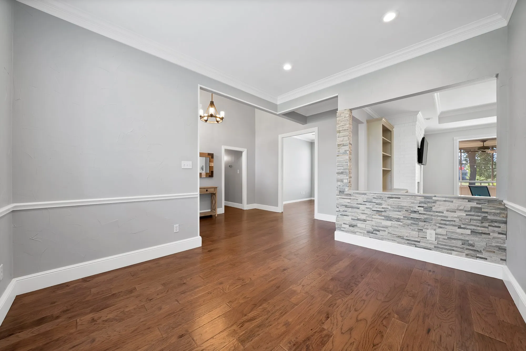 Single Family Residence For Sale in Tarrant County , 165 E Dove Road, Southlake, Texas 76092, 4 Bedroom, 3 Bathroom, 3 Garage spaces, 2,615 Sqft, built in 1993, mls#21350090, Real Estate Agent in Southlake, Homes For Sale in Tarrant county, Homes For Sale in Southlake, Realtor in Southlake Texas, Real Estate Brokerage Independent Realty Texas, Luminita Cordes Realtor