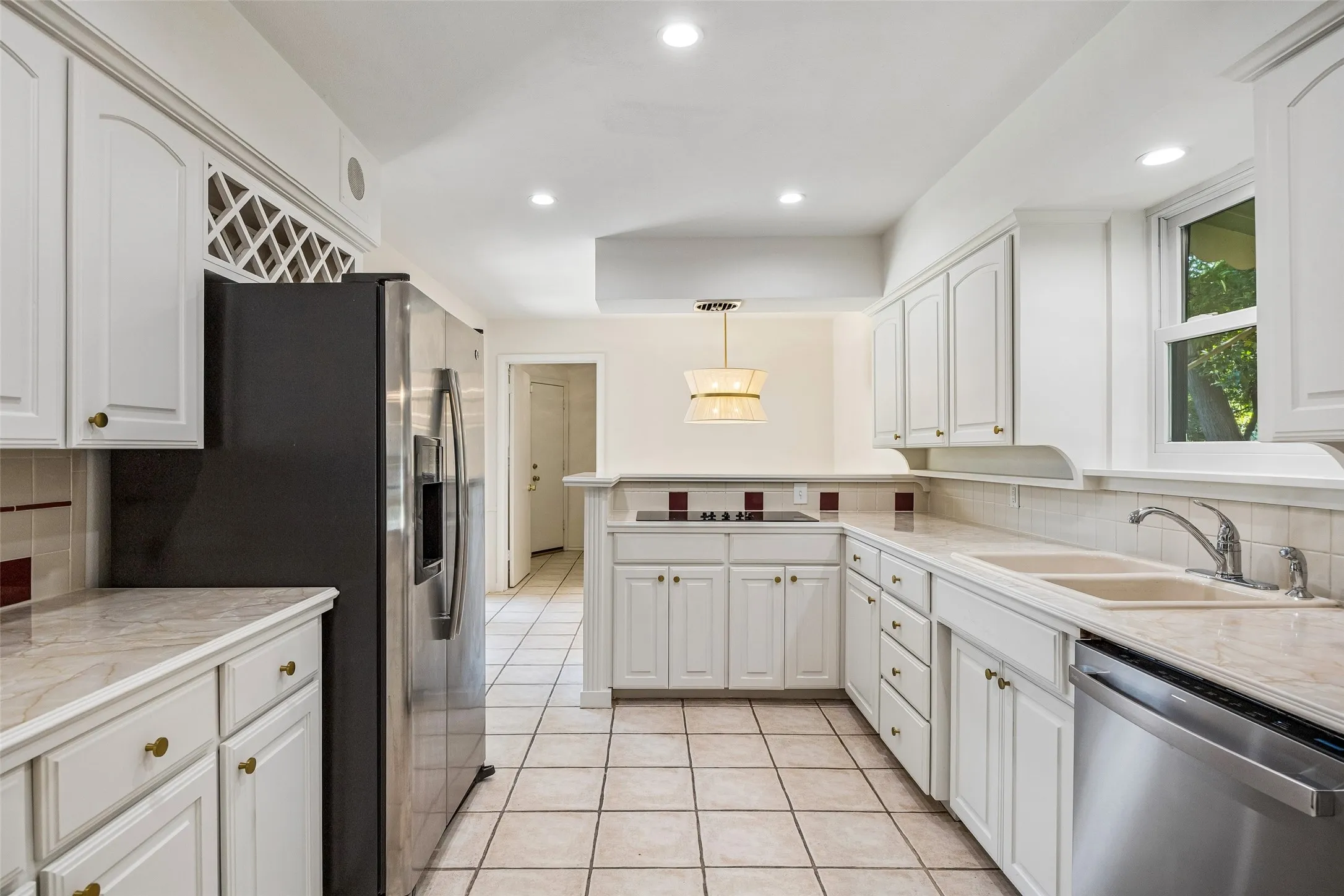 Single Family Residence For Rent in Dallas County , 3566 Princess Lane, Dallas, Texas 75229, 3 Bedroom, 2 Bathroom, 2 Garage spaces, 1,859 Sqft, built in 1956, mls#21350477, Real Estate Agent in Dallas, Homes For Rent in Dallas county, Homes For Rent in Dallas, Realtor in Dallas Texas, Real Estate Brokerage Independent Realty Texas, Luminita Cordes Realtor