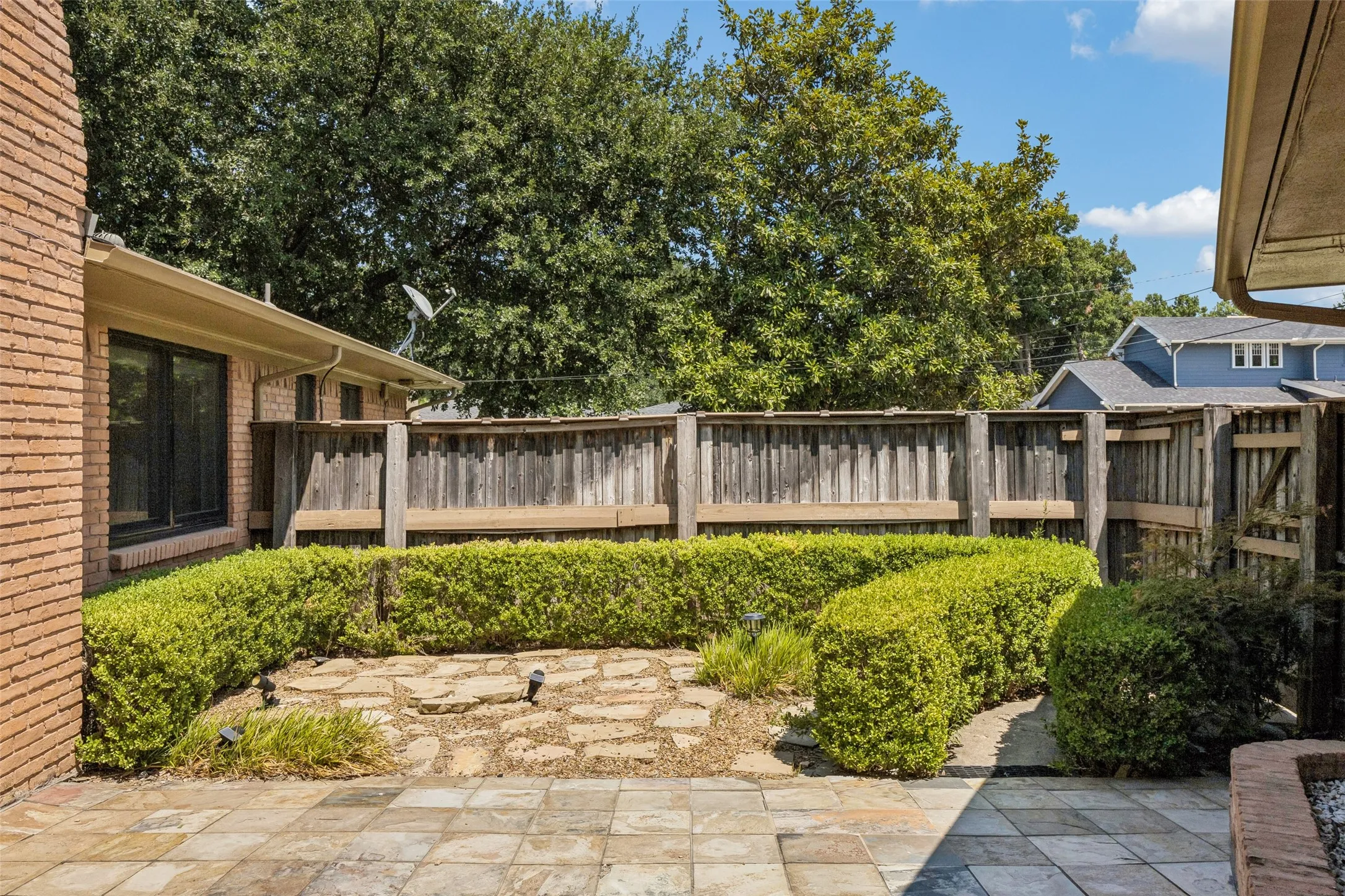Single Family Residence For Rent in Dallas County , 3566 Princess Lane, Dallas, Texas 75229, 3 Bedroom, 2 Bathroom, 2 Garage spaces, 1,859 Sqft, built in 1956, mls#21350477, Real Estate Agent in Dallas, Homes For Rent in Dallas county, Homes For Rent in Dallas, Realtor in Dallas Texas, Real Estate Brokerage Independent Realty Texas, Luminita Cordes Realtor