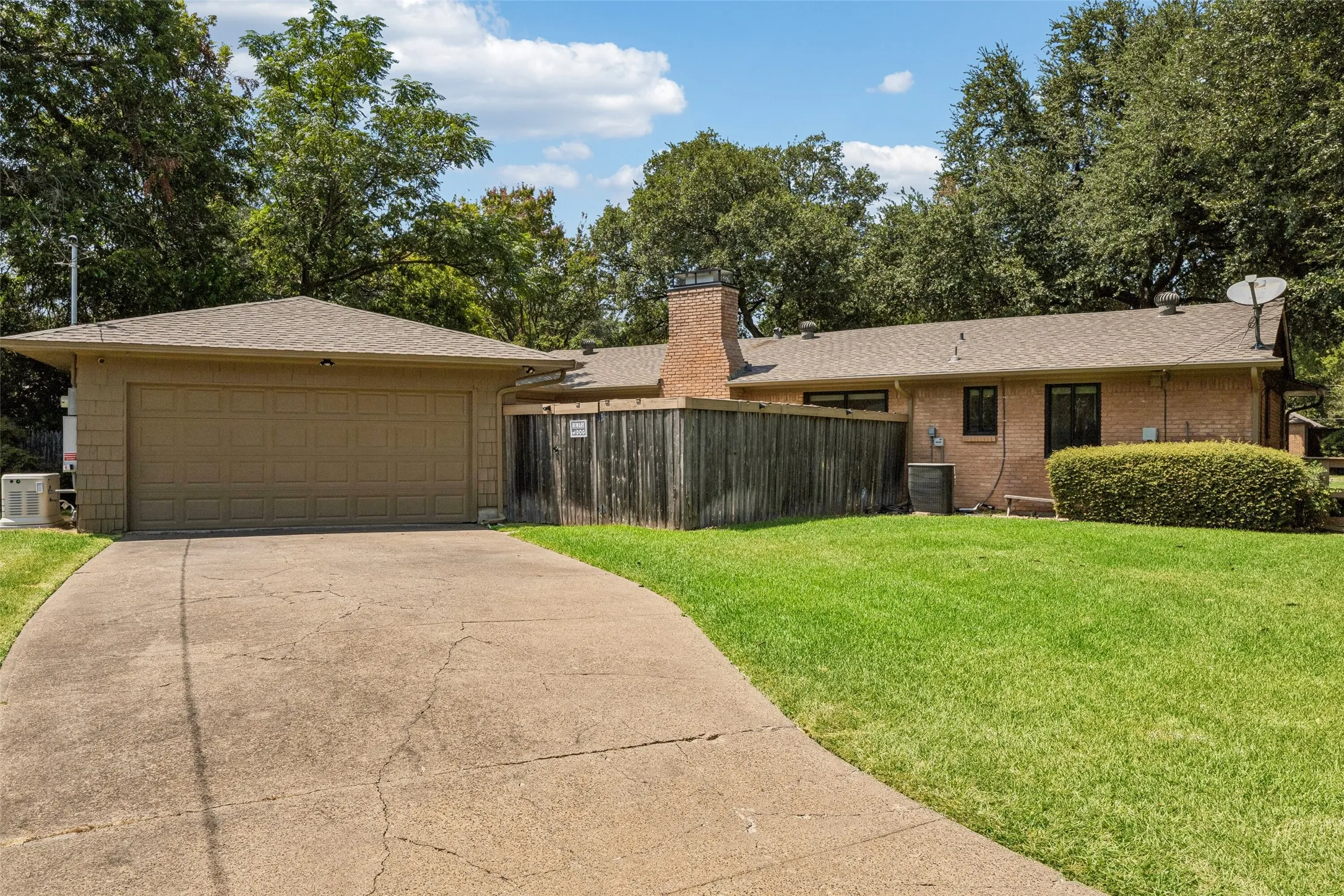 Single Family Residence For Rent in Dallas County , 3566 Princess Lane, Dallas, Texas 75229, 3 Bedroom, 2 Bathroom, 2 Garage spaces, 1,859 Sqft, built in 1956, mls#21350477, Real Estate Agent in Dallas, Homes For Rent in Dallas county, Homes For Rent in Dallas, Realtor in Dallas Texas, Real Estate Brokerage Independent Realty Texas, Luminita Cordes Realtor