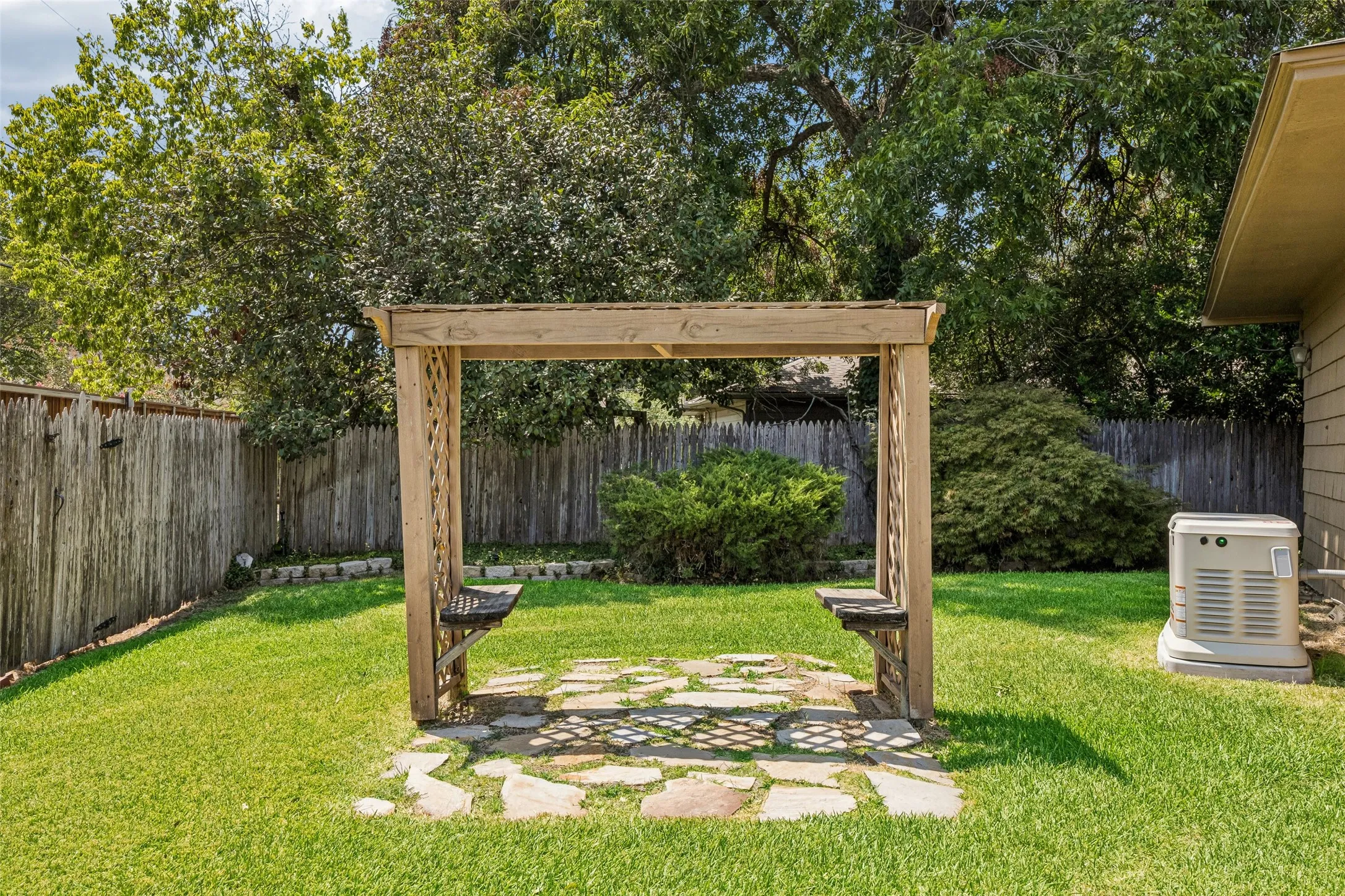 Single Family Residence For Rent in Dallas County , 3566 Princess Lane, Dallas, Texas 75229, 3 Bedroom, 2 Bathroom, 2 Garage spaces, 1,859 Sqft, built in 1956, mls#21350477, Real Estate Agent in Dallas, Homes For Rent in Dallas county, Homes For Rent in Dallas, Realtor in Dallas Texas, Real Estate Brokerage Independent Realty Texas, Luminita Cordes Realtor