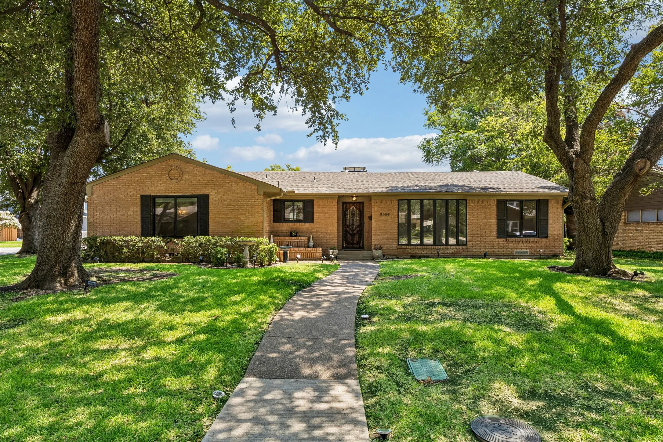 Single Family Residence For Rent in Dallas County , 3566 Princess Lane, Dallas, Texas 75229, 3 Bedroom, 2 Bathroom, 2 Garage spaces, 1,859 Sqft, built in 1956, mls#21350477, Real Estate Agent in Dallas, Homes For Rent in Dallas county, Homes For Rent in Dallas, Realtor in Dallas Texas, Real Estate Brokerage Independent Realty Texas, Luminita Cordes Realtor