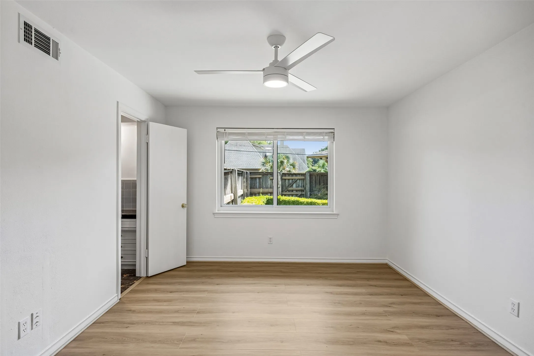 Single Family Residence For Rent in Dallas County , 3566 Princess Lane, Dallas, Texas 75229, 3 Bedroom, 2 Bathroom, 2 Garage spaces, 1,859 Sqft, built in 1956, mls#21350477, Real Estate Agent in Dallas, Homes For Rent in Dallas county, Homes For Rent in Dallas, Realtor in Dallas Texas, Real Estate Brokerage Independent Realty Texas, Luminita Cordes Realtor