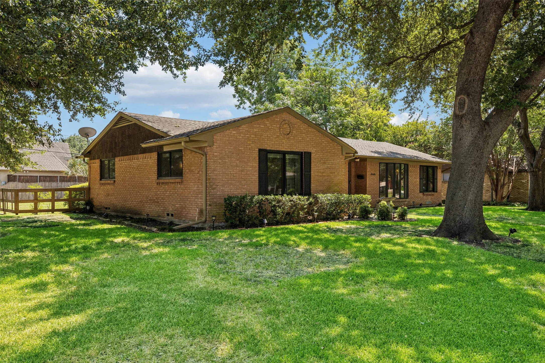 Single Family Residence For Rent in Dallas County , 3566 Princess Lane, Dallas, Texas 75229, 3 Bedroom, 2 Bathroom, 2 Garage spaces, 1,859 Sqft, built in 1956, mls#21350477, Real Estate Agent in Dallas, Homes For Rent in Dallas county, Homes For Rent in Dallas, Realtor in Dallas Texas, Real Estate Brokerage Independent Realty Texas, Luminita Cordes Realtor