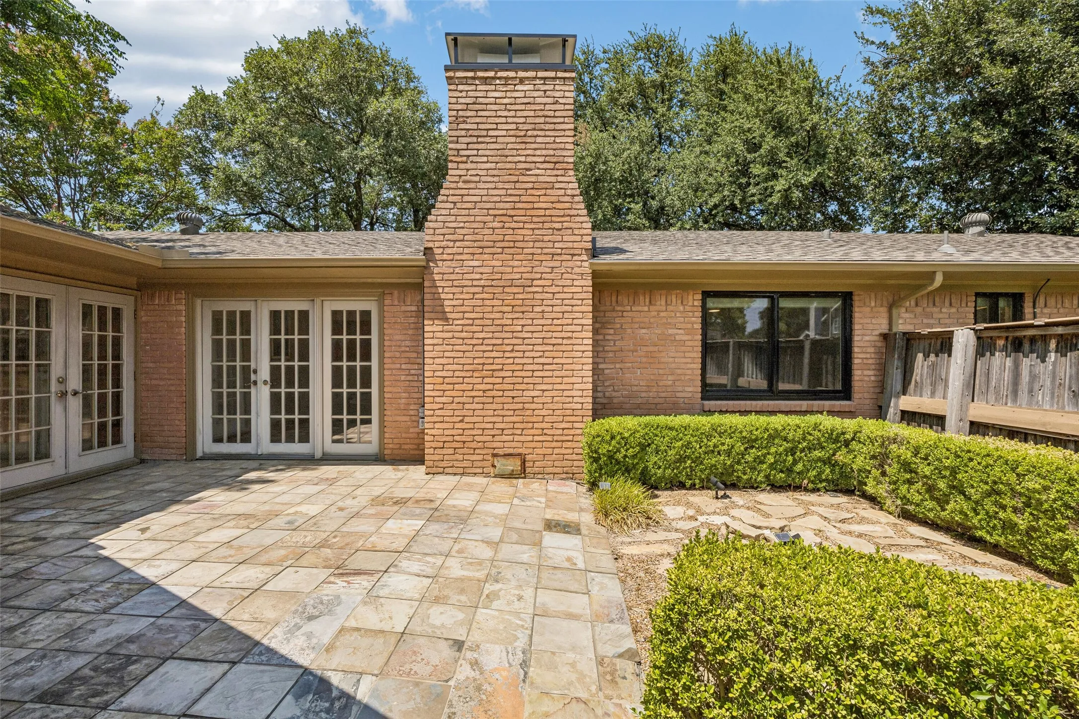 Single Family Residence For Rent in Dallas County , 3566 Princess Lane, Dallas, Texas 75229, 3 Bedroom, 2 Bathroom, 2 Garage spaces, 1,859 Sqft, built in 1956, mls#21350477, Real Estate Agent in Dallas, Homes For Rent in Dallas county, Homes For Rent in Dallas, Realtor in Dallas Texas, Real Estate Brokerage Independent Realty Texas, Luminita Cordes Realtor