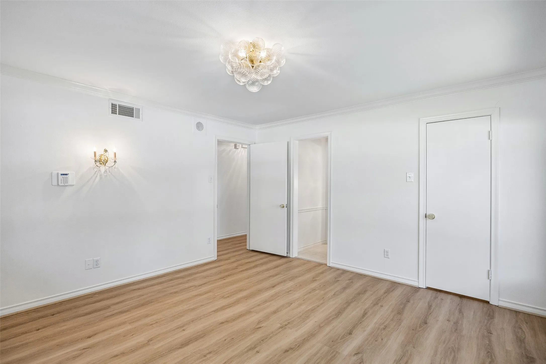 Single Family Residence For Rent in Dallas County , 3566 Princess Lane, Dallas, Texas 75229, 3 Bedroom, 2 Bathroom, 2 Garage spaces, 1,859 Sqft, built in 1956, mls#21350477, Real Estate Agent in Dallas, Homes For Rent in Dallas county, Homes For Rent in Dallas, Realtor in Dallas Texas, Real Estate Brokerage Independent Realty Texas, Luminita Cordes Realtor