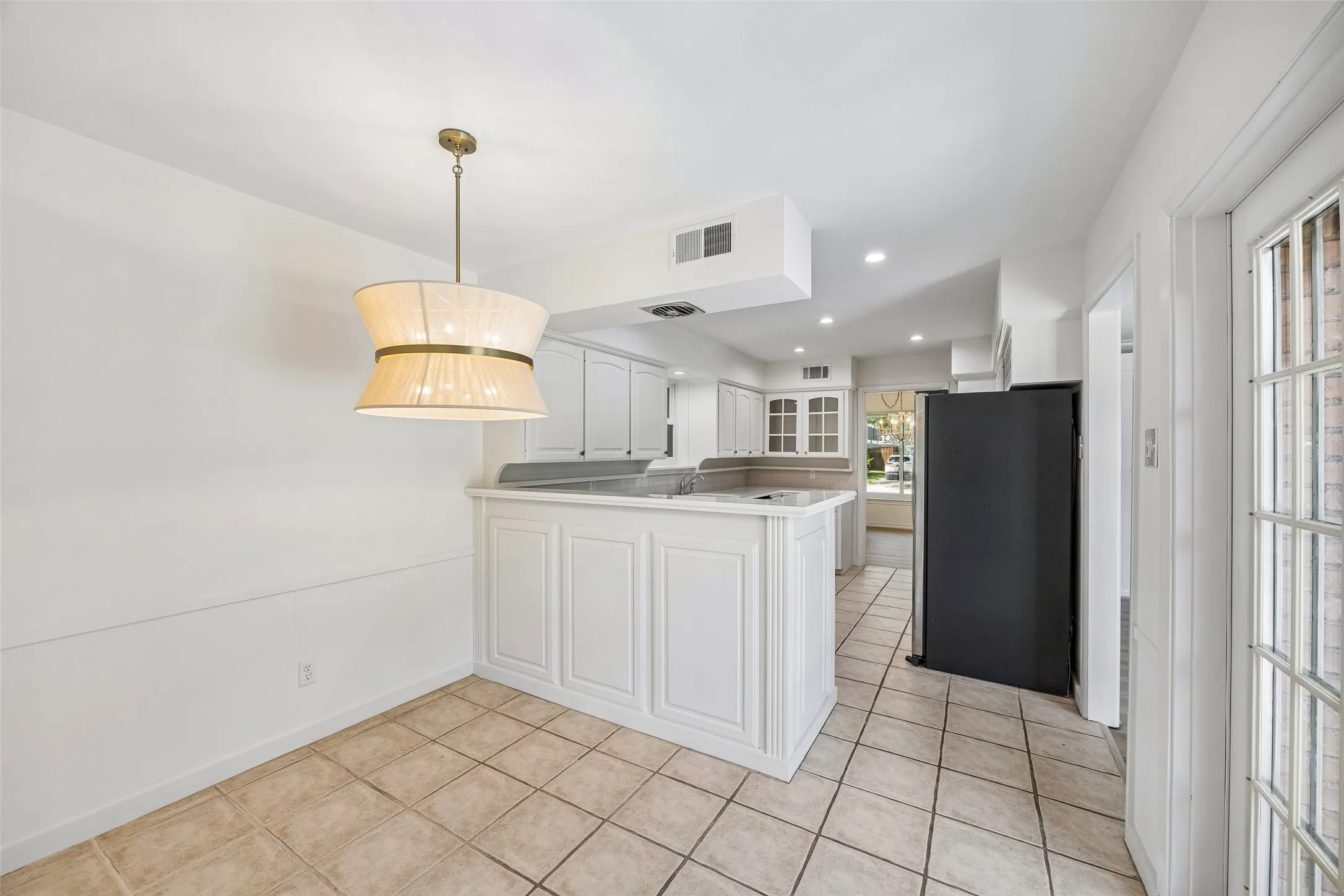 Single Family Residence For Rent in Dallas County , 3566 Princess Lane, Dallas, Texas 75229, 3 Bedroom, 2 Bathroom, 2 Garage spaces, 1,859 Sqft, built in 1956, mls#21350477, Real Estate Agent in Dallas, Homes For Rent in Dallas county, Homes For Rent in Dallas, Realtor in Dallas Texas, Real Estate Brokerage Independent Realty Texas, Luminita Cordes Realtor