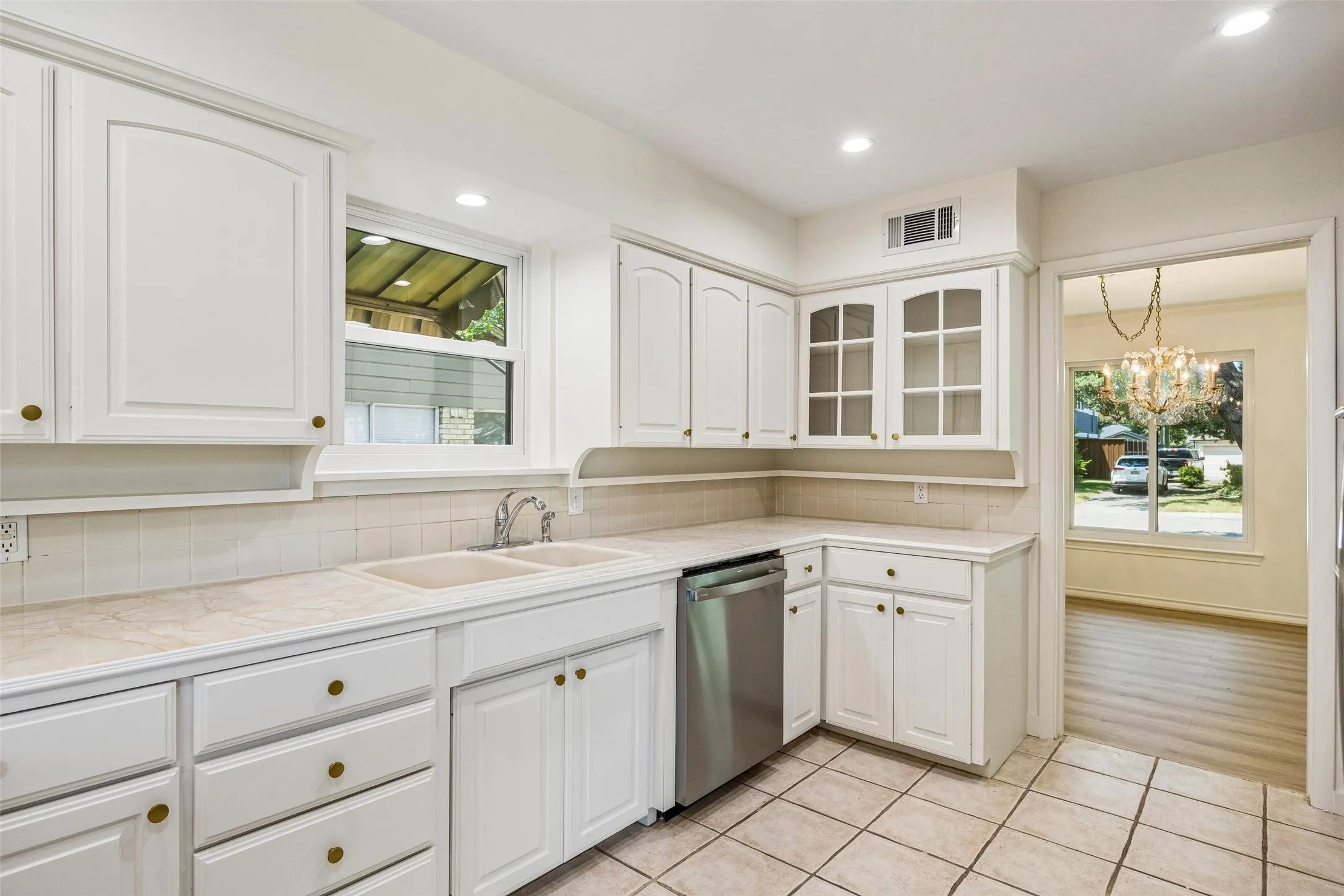Single Family Residence For Rent in Dallas County , 3566 Princess Lane, Dallas, Texas 75229, 3 Bedroom, 2 Bathroom, 2 Garage spaces, 1,859 Sqft, built in 1956, mls#21350477, Real Estate Agent in Dallas, Homes For Rent in Dallas county, Homes For Rent in Dallas, Realtor in Dallas Texas, Real Estate Brokerage Independent Realty Texas, Luminita Cordes Realtor