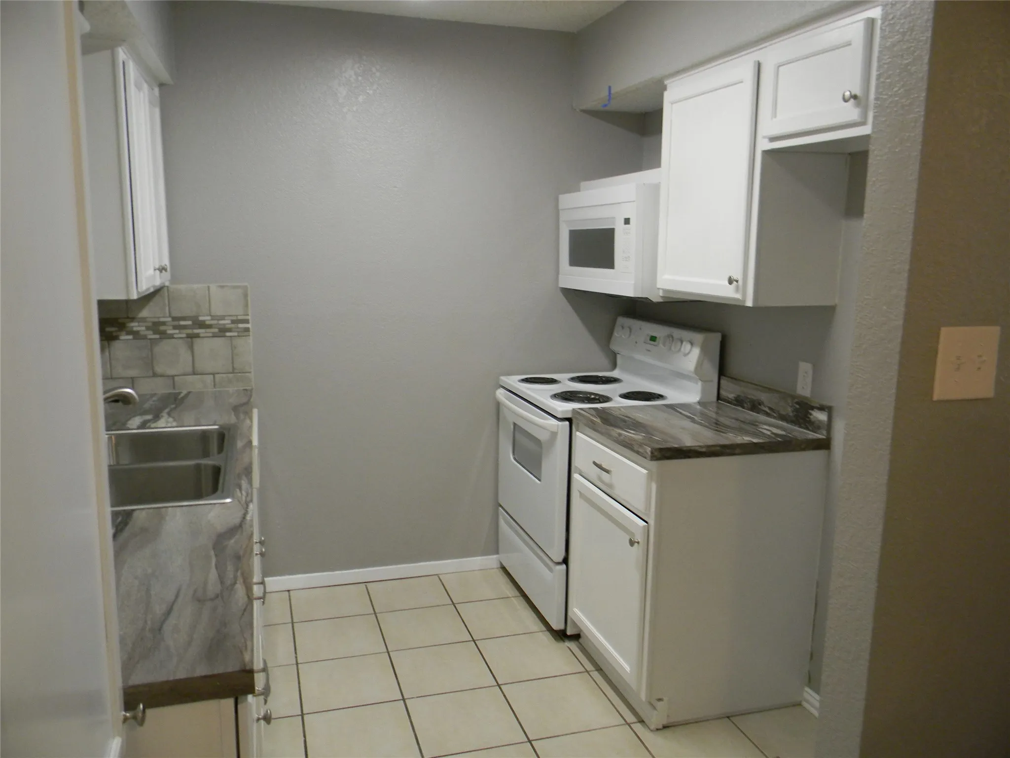 Duplex For Rent in Tarrant County , 7024 Crosstimbers Lane, North Richland Hills, Texas 76182, 2 Bedroom, 2 Bathroom, Garage spaces, 1,008 Sqft, built in 1983, mls#21350670, Real Estate Agent in North Richland Hills, Homes For Rent in Tarrant county, Homes For Rent in North Richland Hills, Realtor in North Richland Hills Texas, Real Estate Brokerage Independent Realty Texas, Luminita Cordes Realtor