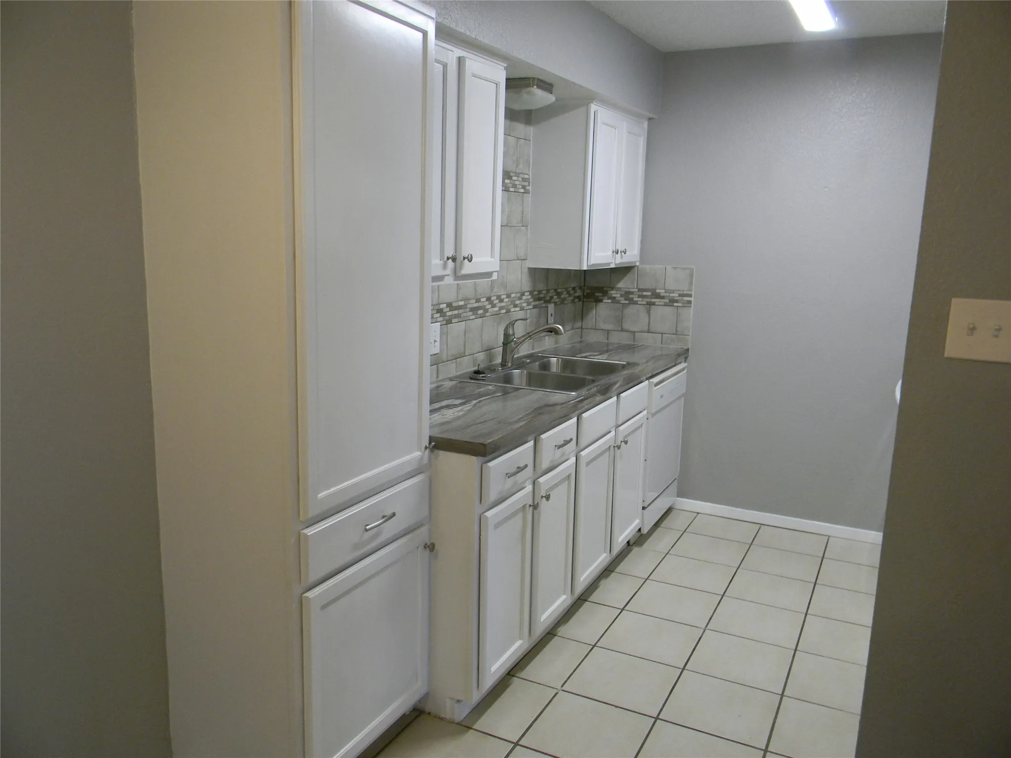 Duplex For Rent in Tarrant County , 7024 Crosstimbers Lane, North Richland Hills, Texas 76182, 2 Bedroom, 2 Bathroom, Garage spaces, 1,008 Sqft, built in 1983, mls#21350670, Real Estate Agent in North Richland Hills, Homes For Rent in Tarrant county, Homes For Rent in North Richland Hills, Realtor in North Richland Hills Texas, Real Estate Brokerage Independent Realty Texas, Luminita Cordes Realtor